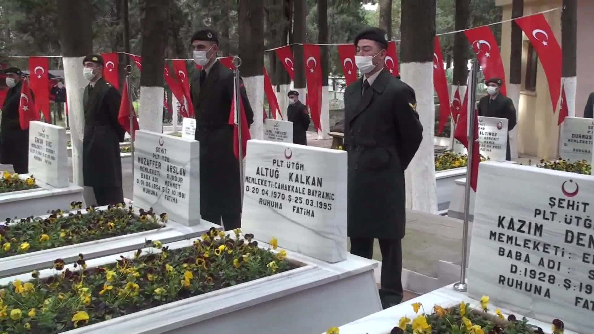 EDREMİT'TE ÇANAKKALE ZAFERİ'NİN 107. YILI KUTLANDI