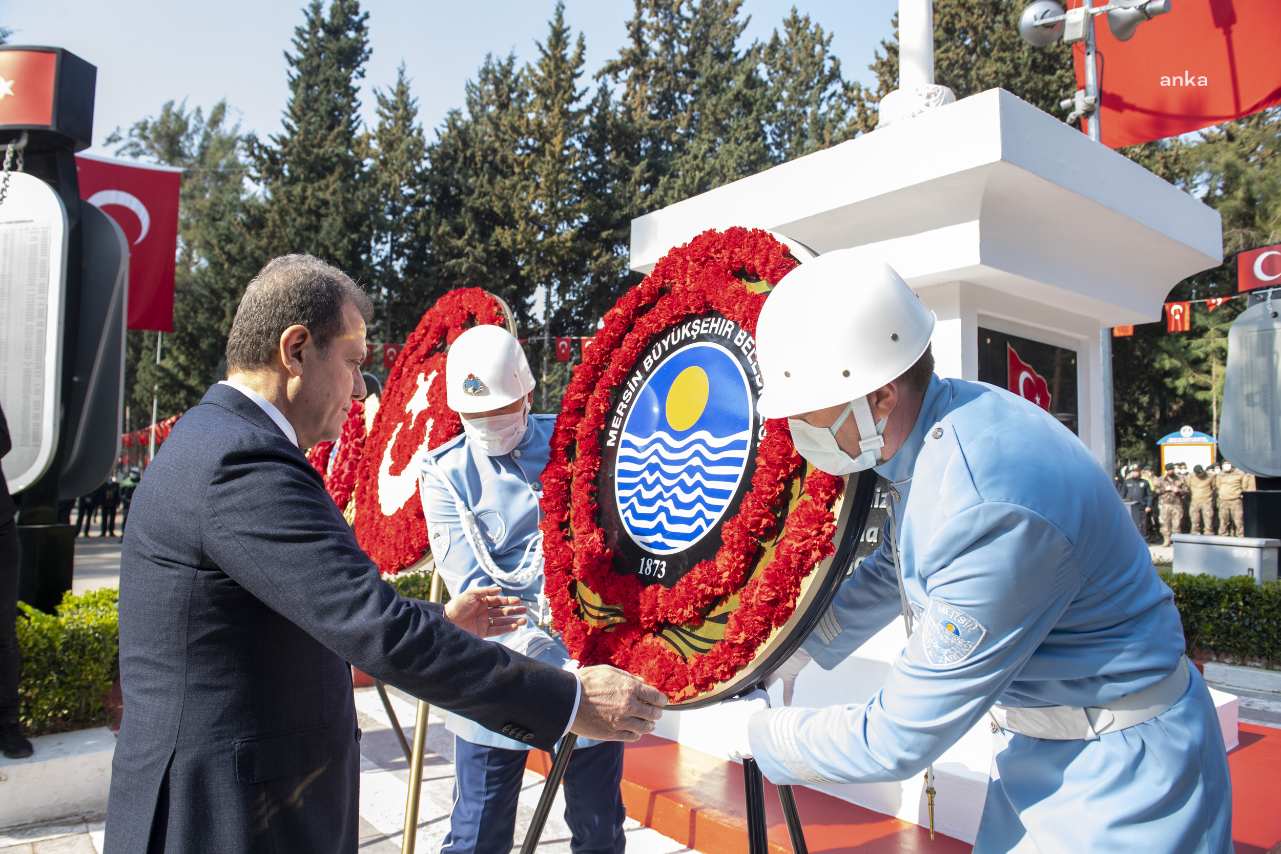 VAHAP SEÇER: “DÜNYA GEÇİLİR, ÇANAKKALE GEÇİLMEZ GERÇEĞİNİ MÜCADELELERİYLE ORTAYA KOYDULAR”