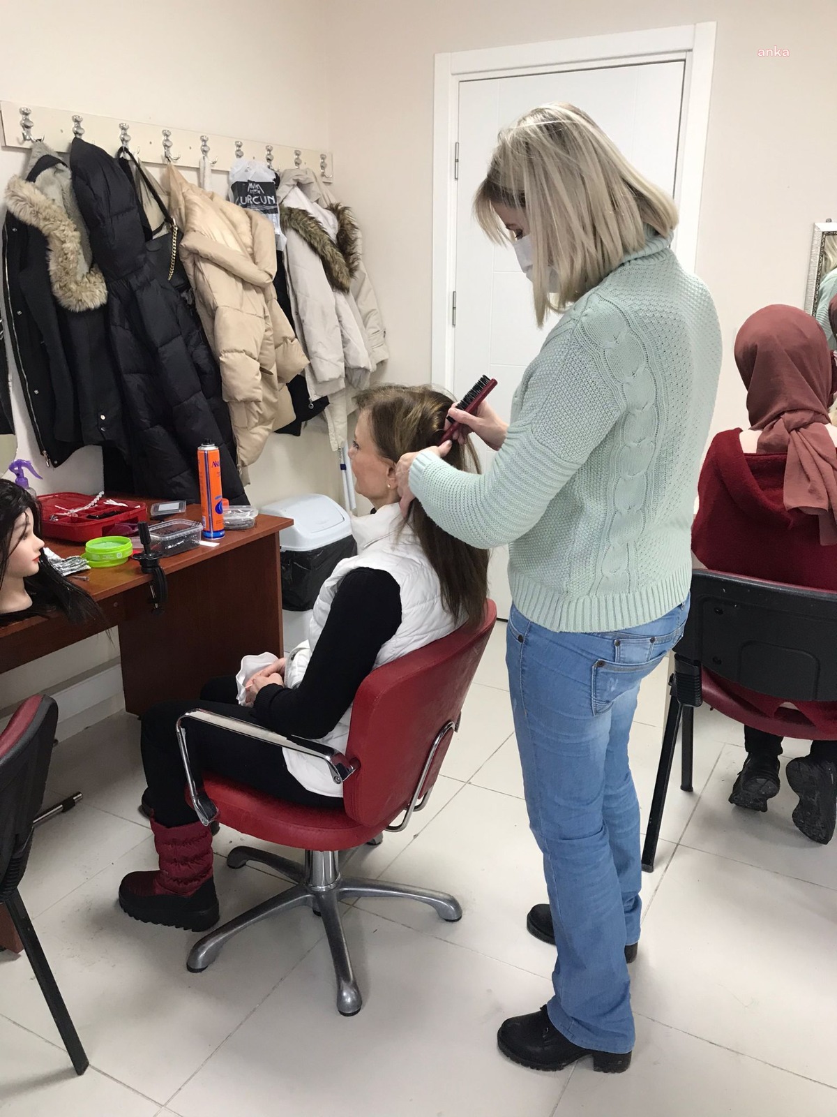 İZMİT BELEDİYESİ MESLEK EDİNDİRME KUAFÖR KURSLARI, BÜYÜK İLGİ GÖRÜYOR