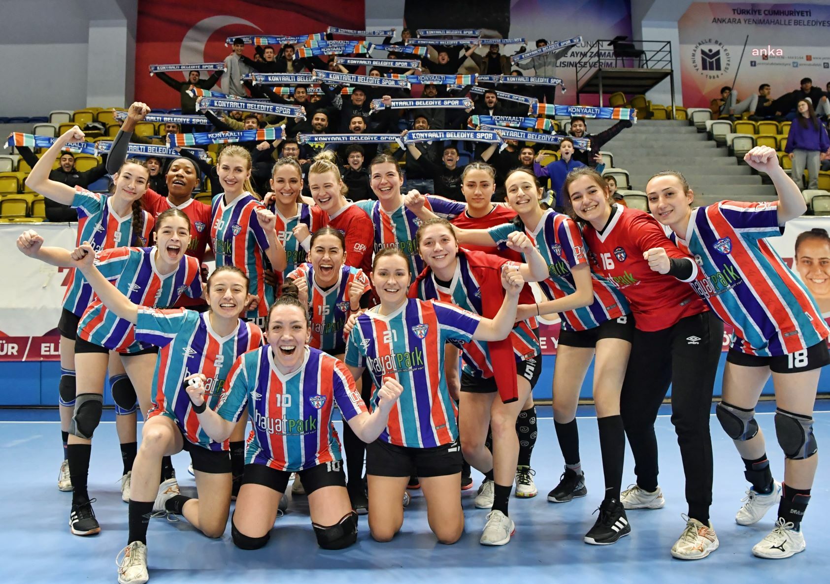 HENTBOL KADINLAR SÜPER LİGİ'NDE YENİMAHALLE BELEDİYESPOR İLE KARŞILAŞAN KONYAALTI BELEDİYESPOR 25-23 GALİP GELDİ