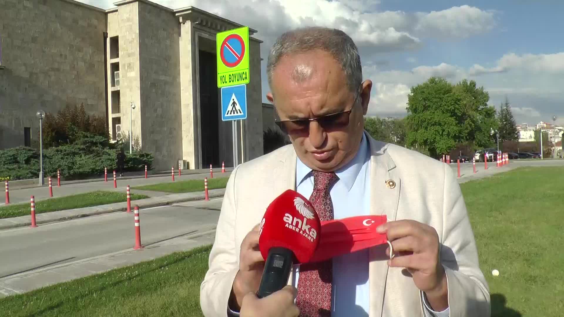 CHP'Lİ VEKİLLER, TBMM GENEL KURULU'NA ATATÜRK İMZALI MASKEYLE KATILDI