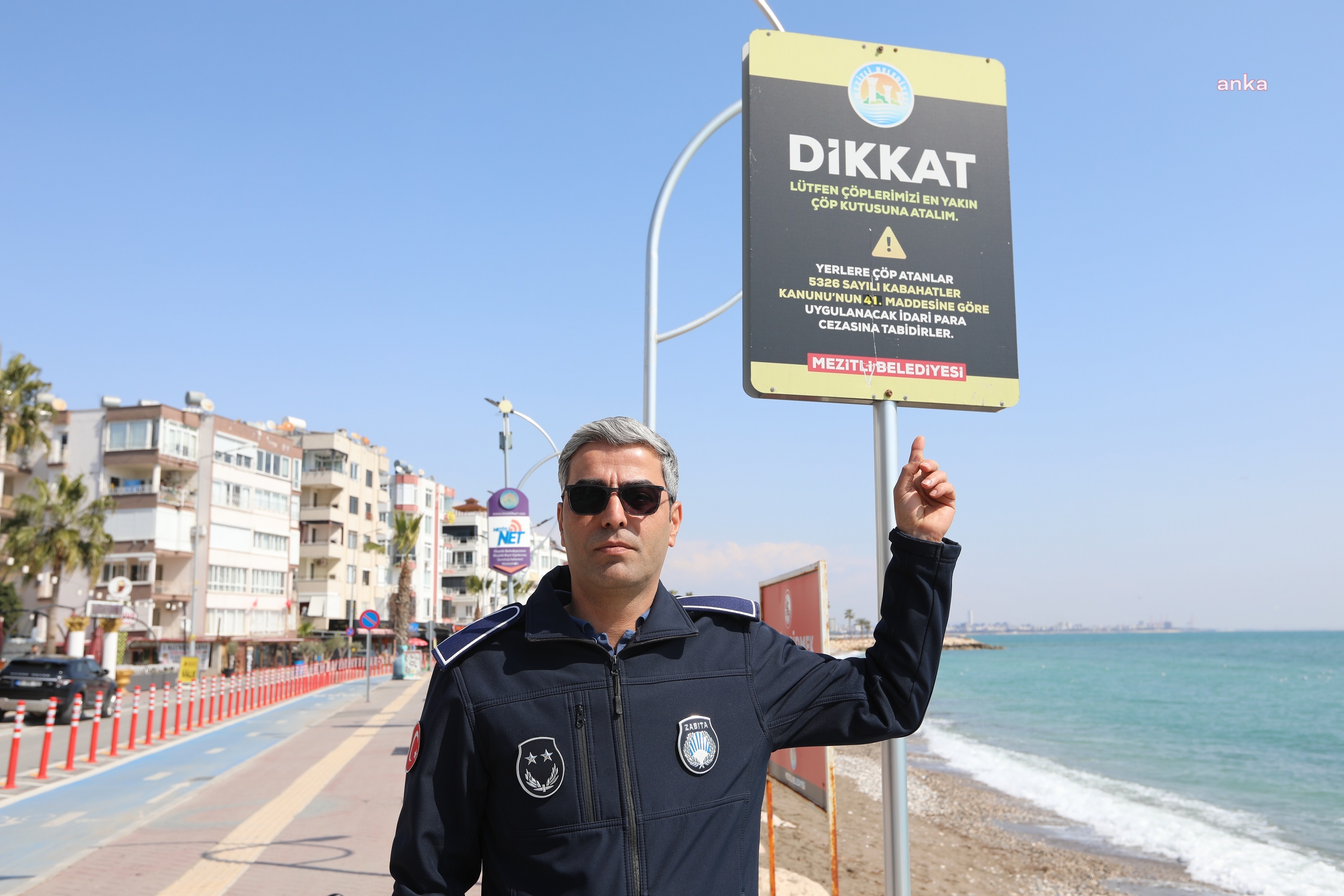 MEZİTLİ’DE ÇEKİRDEK KABUĞU VE ÇÖP ATANLARA CEZA KESİLİYOR