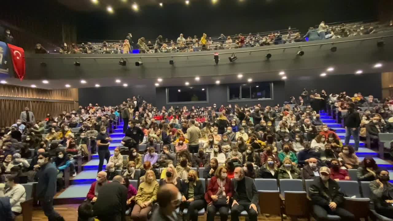 SARIYER TİYATRO ŞENLİĞİ, 'HOŞGELDİN BOYACI' OYUNUYLA DEVAM ETTİ