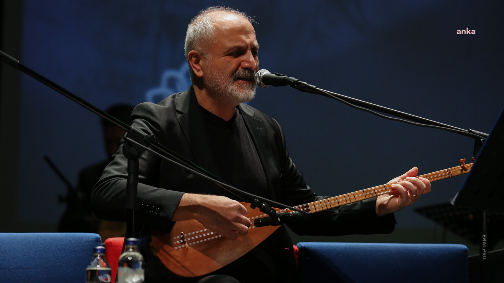 NİLÜFER BELEDİYESİ'NİN "NİDA ATEŞ’LE BULUŞMALAR’ KONSERİNDE AŞIK VEYSEL ANILDI