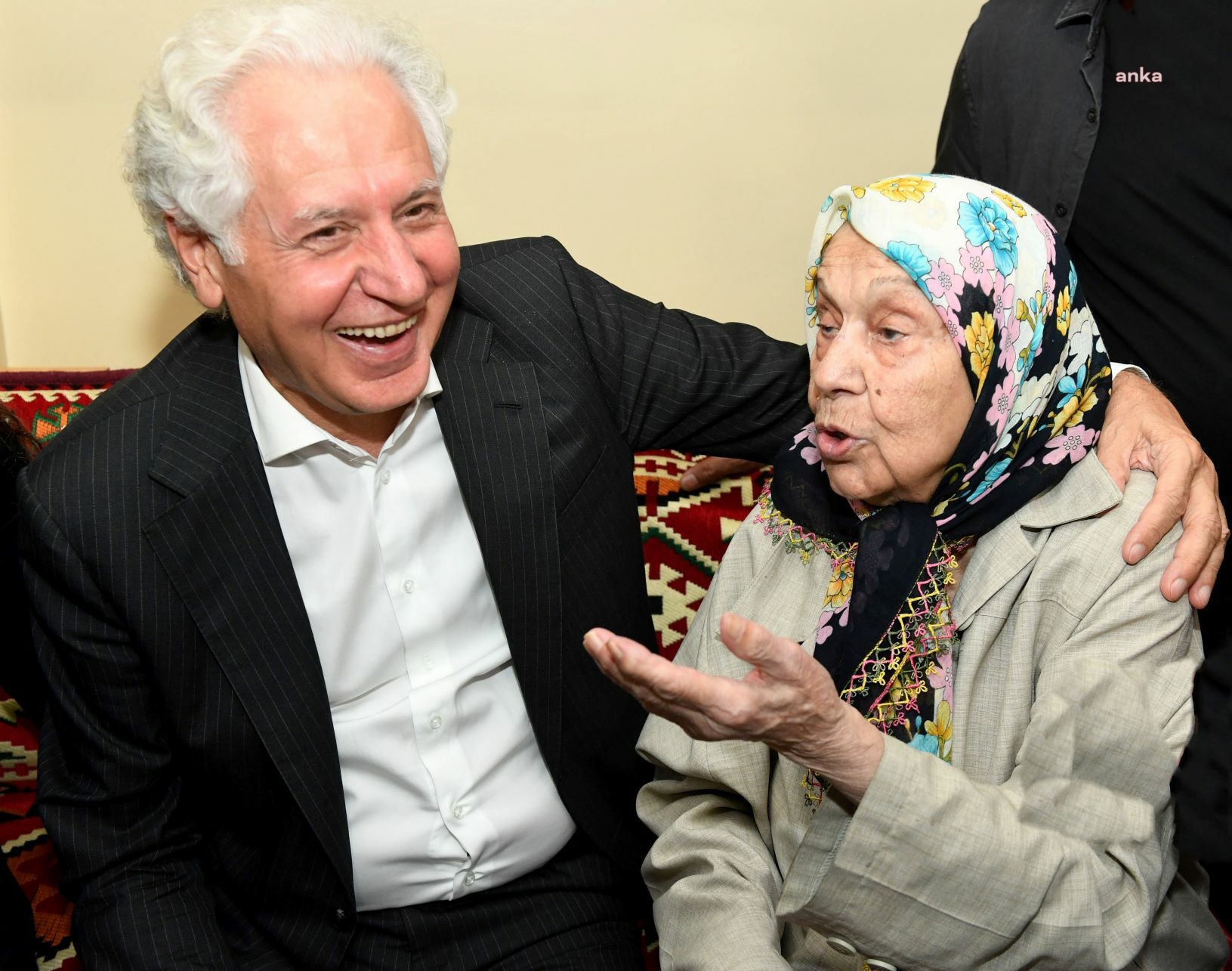 ŞİŞLİ BELEDİYESİ, YAŞLILARA SAYGI HAFTASI’NDA 65 YAŞ ÜSTÜ KOMŞULARINI UNUTMADI