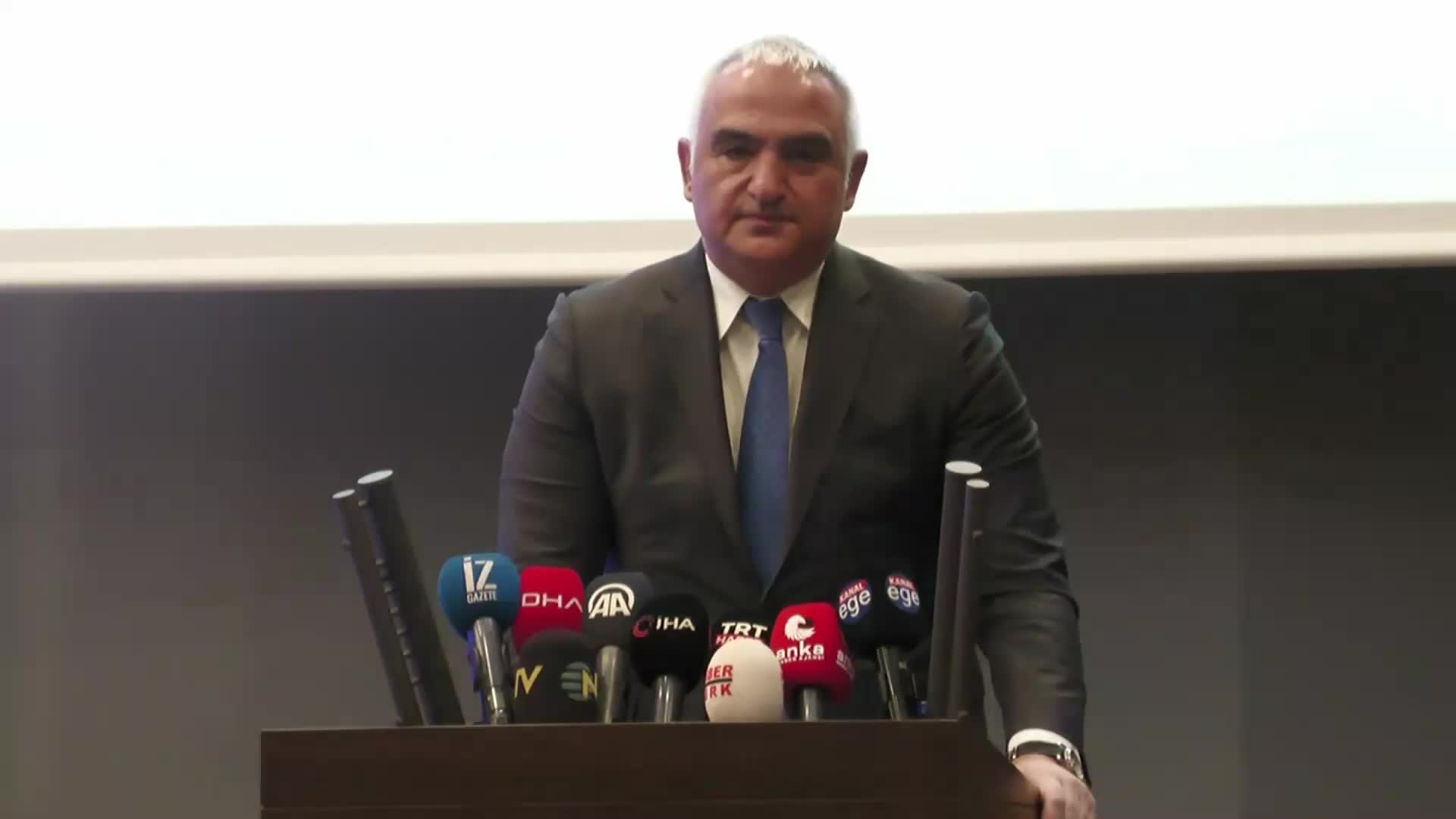 BAKAN ERSOY, ÇEŞME YARIMADASI'NA BÜYÜK YAPILAŞMA GETİRECEĞİ ÖNE SÜRÜLEN YENİ TURİZM PROJESİNİ ANLATTI
