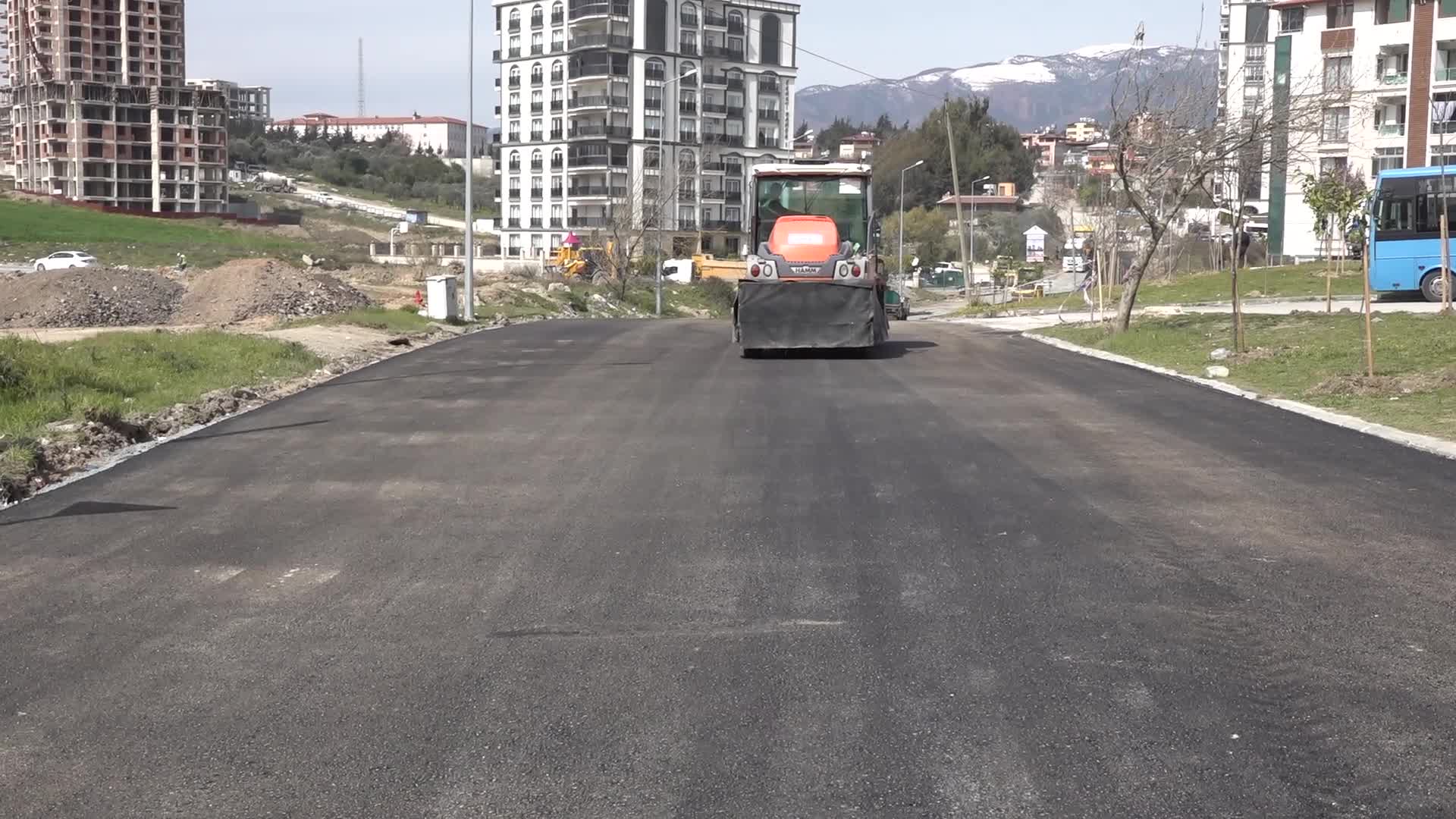 HATAY BÜYÜKŞEHİR ANTAKYA SARAYCIK MAHALLESİ YOLLARINI YENİLİYOR