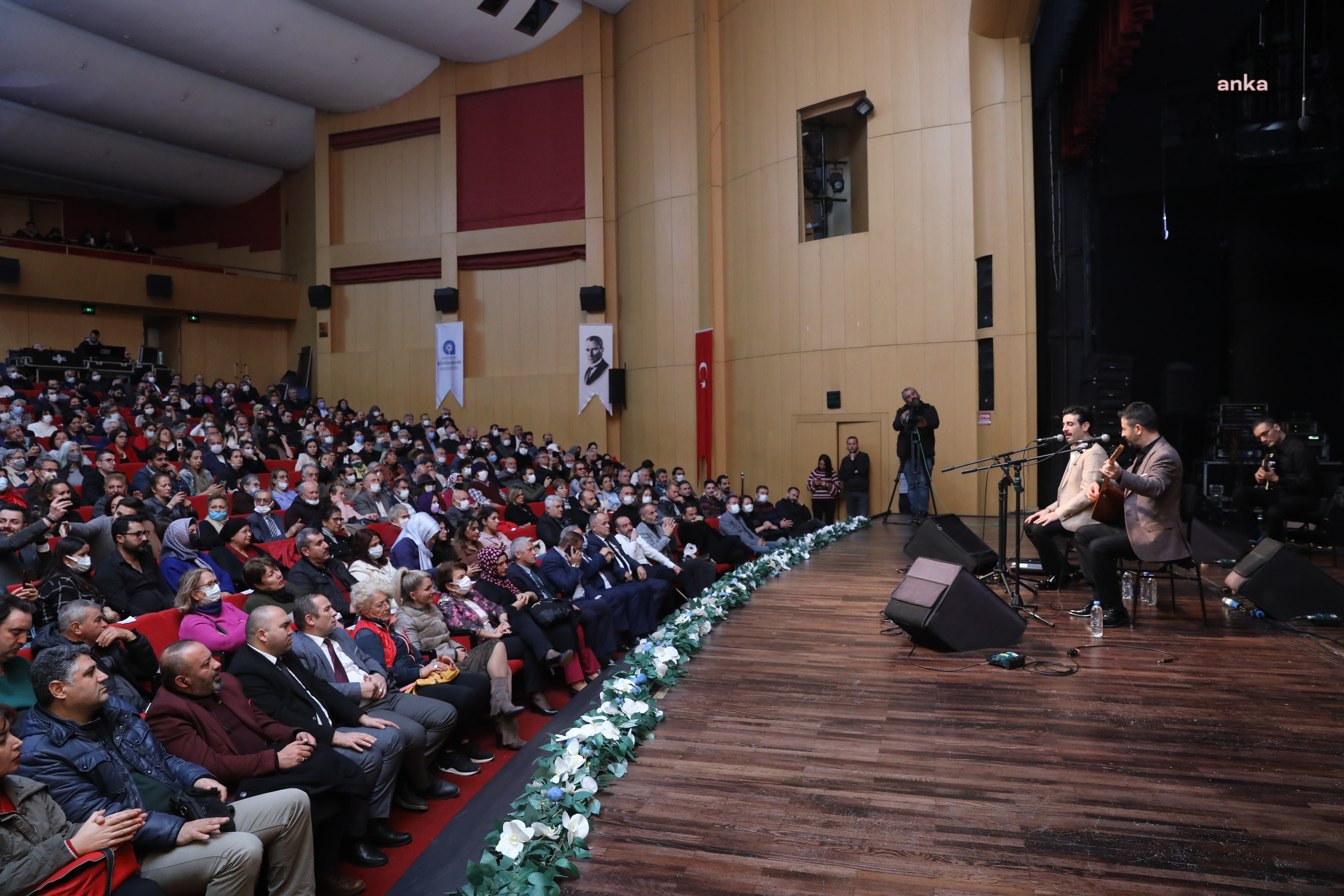 AŞIK VEYSEL ANTALYA’DA TÜRKÜLERİYLE ANILDI