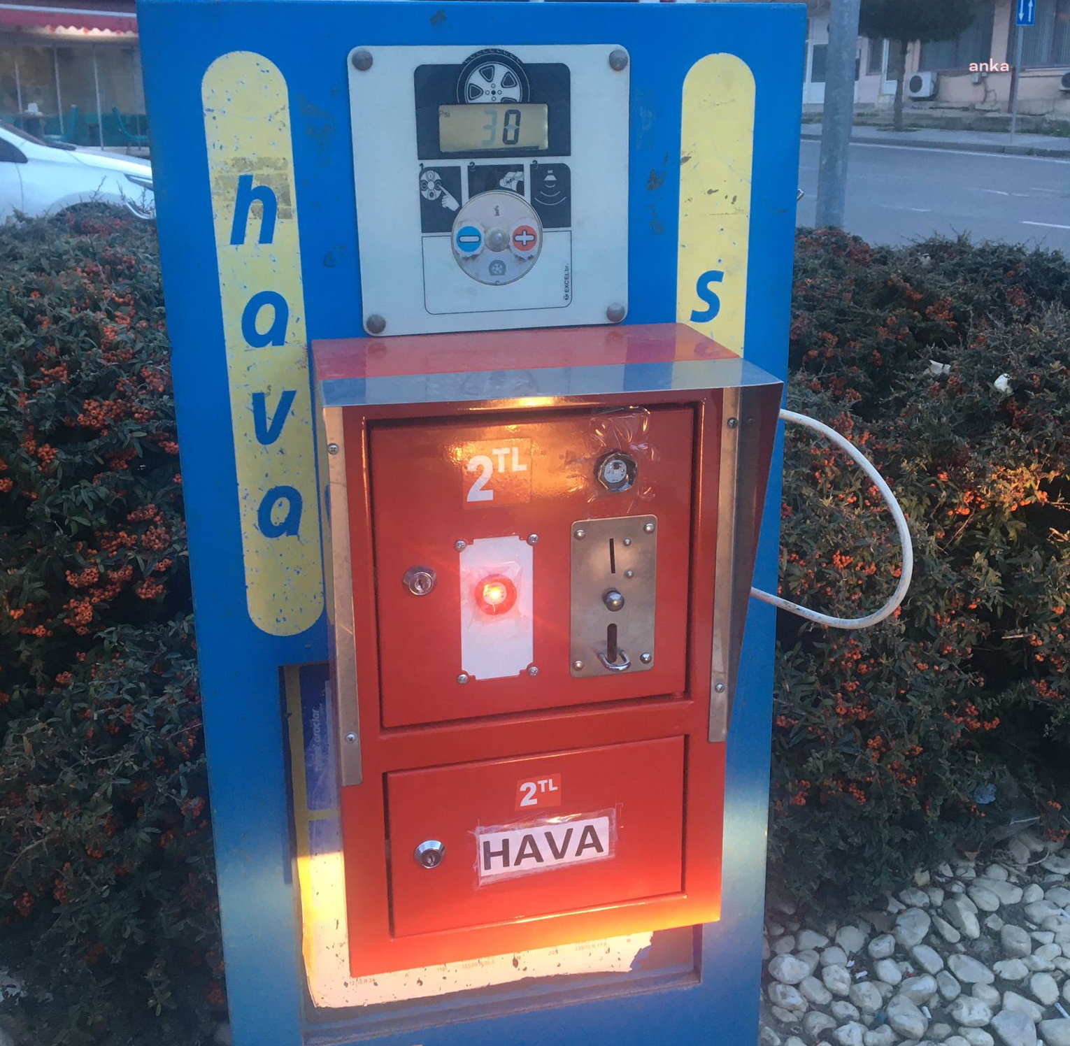 TEKİRDAĞ'DA BİR AKARYAKIT İSTASYONUNDA HAVA BİLE PARALI OLDU