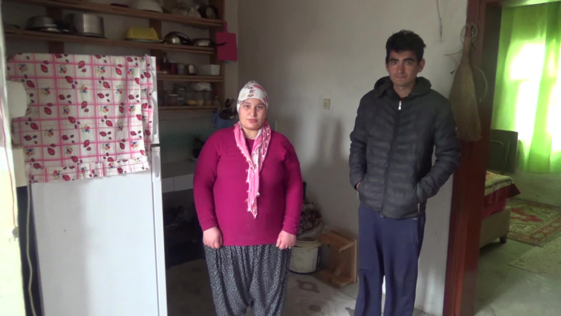 OSMANİYE KADİRLİ'DE YAŞAYAN KAMİL ÇİVİLİ: "3 YILDIR BİRİKMİŞ BORCUMUZ VAR. KİRA, ELEKTRİK, SU HEPSİ BİRİKMİŞ, ÖDEYEMİYORUZ"