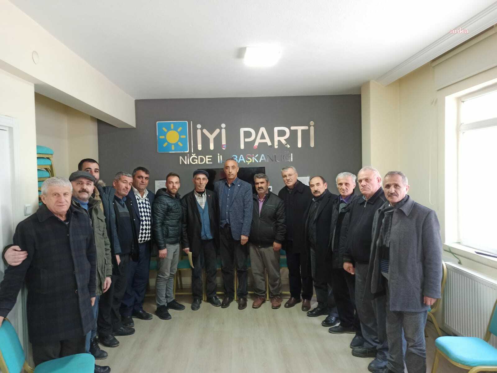 NİĞDE'DE 2 BELEDİYE MECLİS ÜYESİ MHP'DEN İSTİFA EDEREK İYİ PARTİ'YE KATILDI