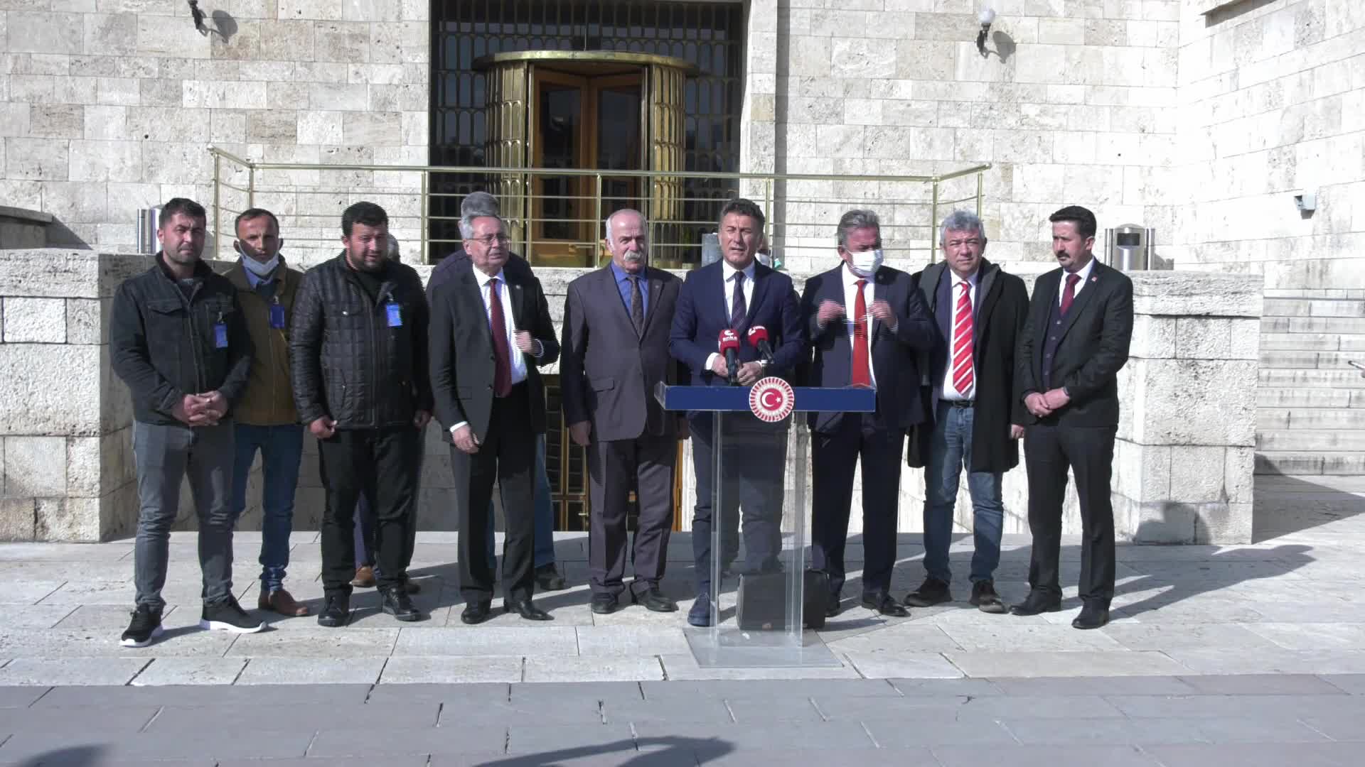 ORHAN SARIBAL: ORMANLIK ARAZİLER PEŞKEŞ ÇEKİLİYOR