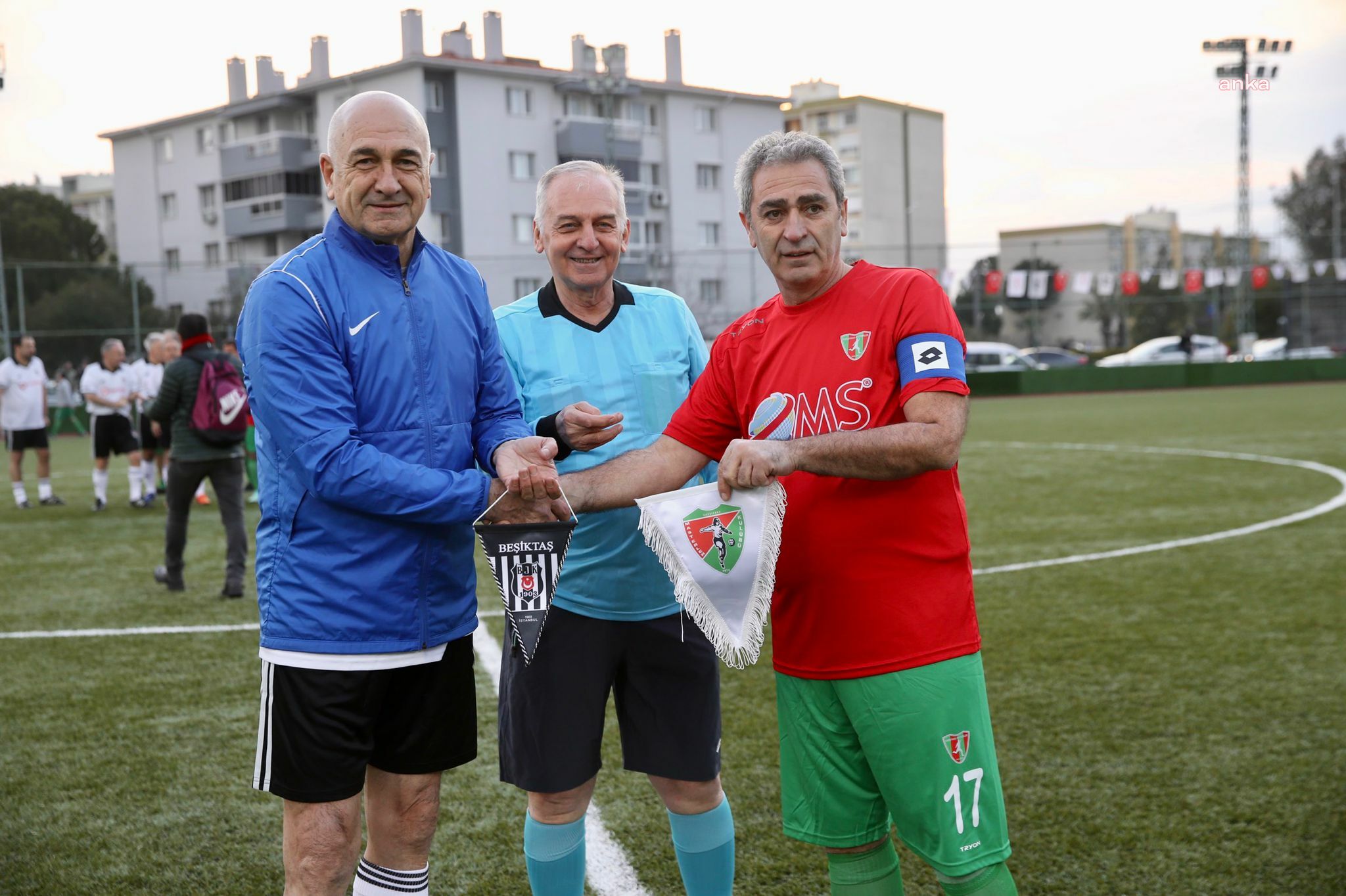 FUTBOLUN EFSANELERİ KARŞIYAKA’DA SAHAYA ÇIKTI