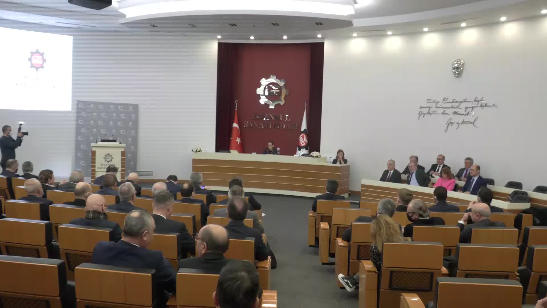 BAKAN MUŞ: "DÜNYADA SON 40 YILIN EN YÜKSEK ENFLASYONU YAŞANIYOR, DURUM DEĞERLENDİRMESİ YAPARKEN BUNU DA DİKKATE ALMALIYIZ"