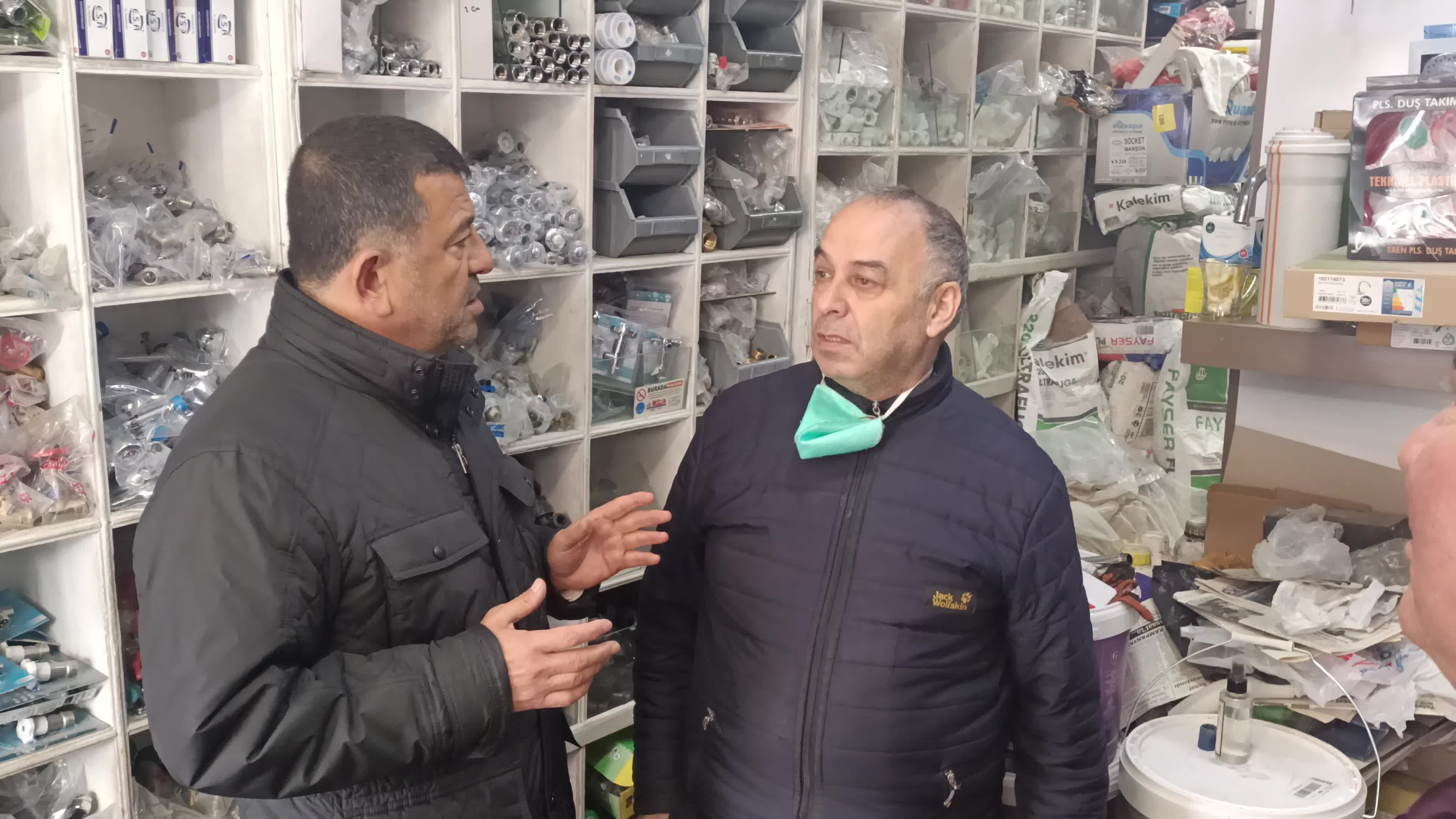 ISPARTALI HIRDAVATÇI: “ENFLASYON YÜZDE 200. BU CAN ÇEKİŞTİRMEKTEN BAŞKA BİR ŞEY DEĞİL. ŞU ANDA CAN ÇEKİŞİYORUZ”