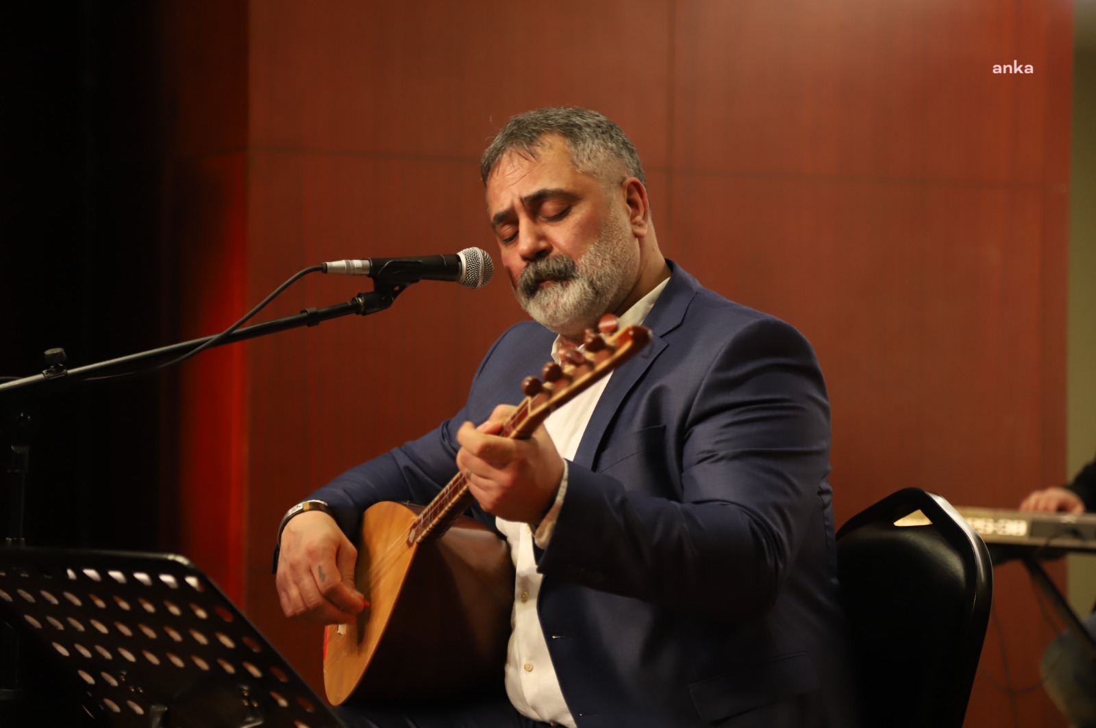 ÜNLÜ HALK OZANI ÂŞIK VEYSEL, KARTAL'DA TÜRKÜLERİ İLE ANILDI
