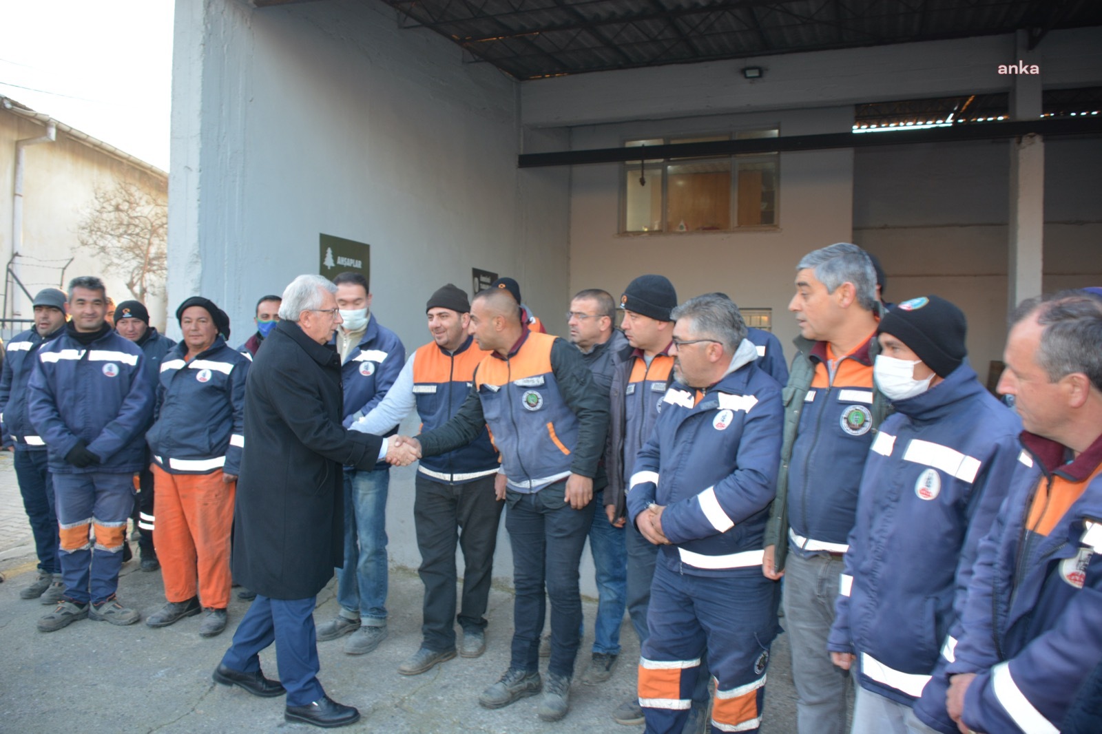 ÖDEMİŞ’TE 98 BELEDİYE PERSONELİ MESLEKİ YETERLİLİK BELGELERİNE KAVUŞTU