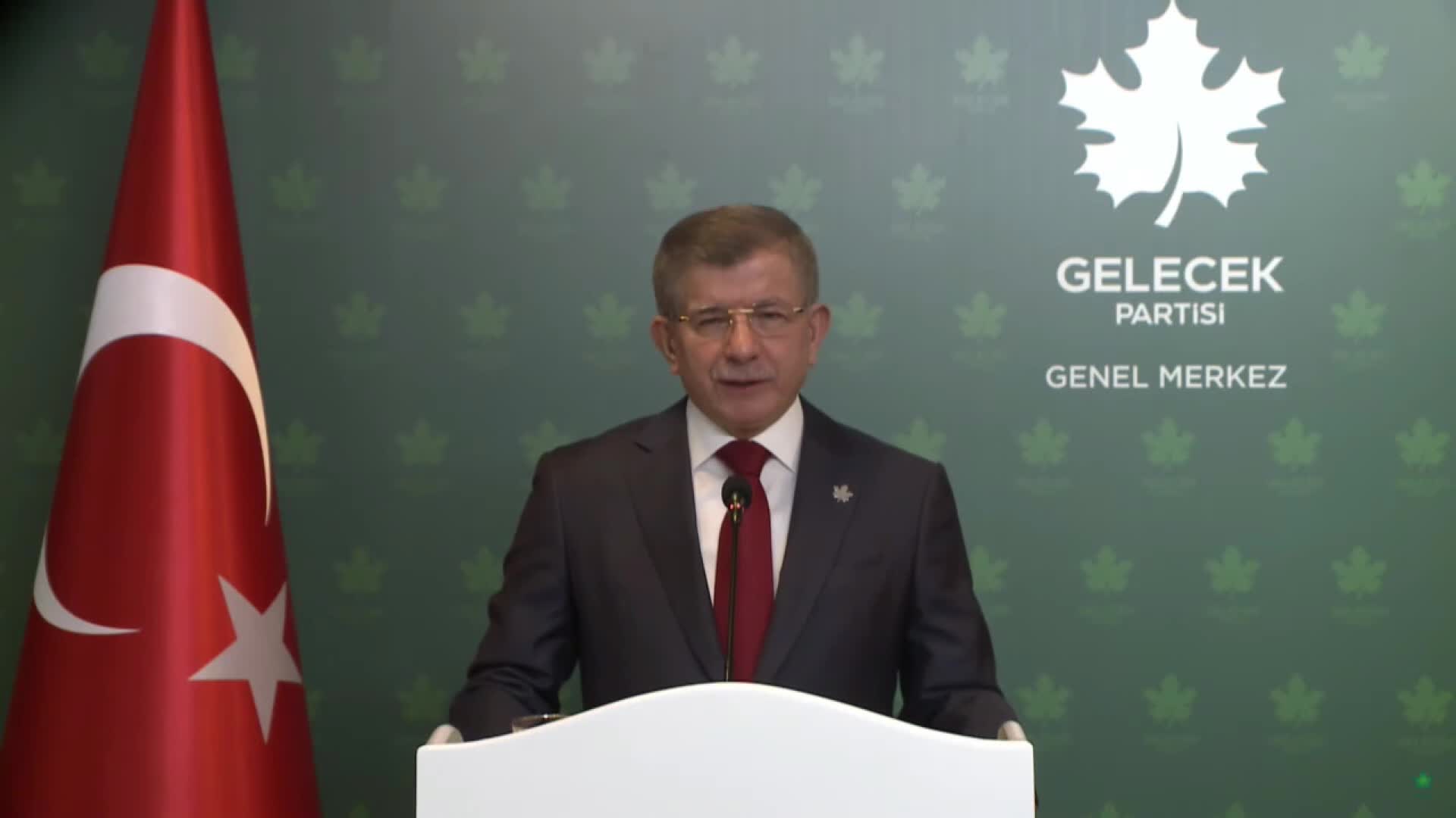 DAVUTOĞLU: İÇİŞLERİ BAKANI GÖRÜNÜŞTE CUMHURBAŞKANI’NA, ESASTA BAHÇELİ’YE BAĞLI