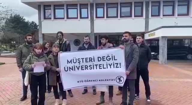 KARADENİZ TEKNİK ÜNİVERSİTESİ ÖĞRENCİLERİ, YEMEKHANE ZAMLARINI PROTESTO ETTİ