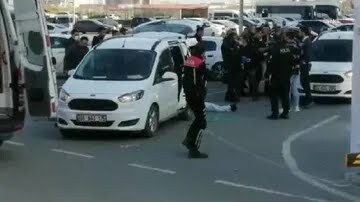 KÜÇÜKÇEKMECE ADLİYESİ ÖNÜNDE SİLAHLI KAVGA: 3 ÖLÜ, 4 YARALI