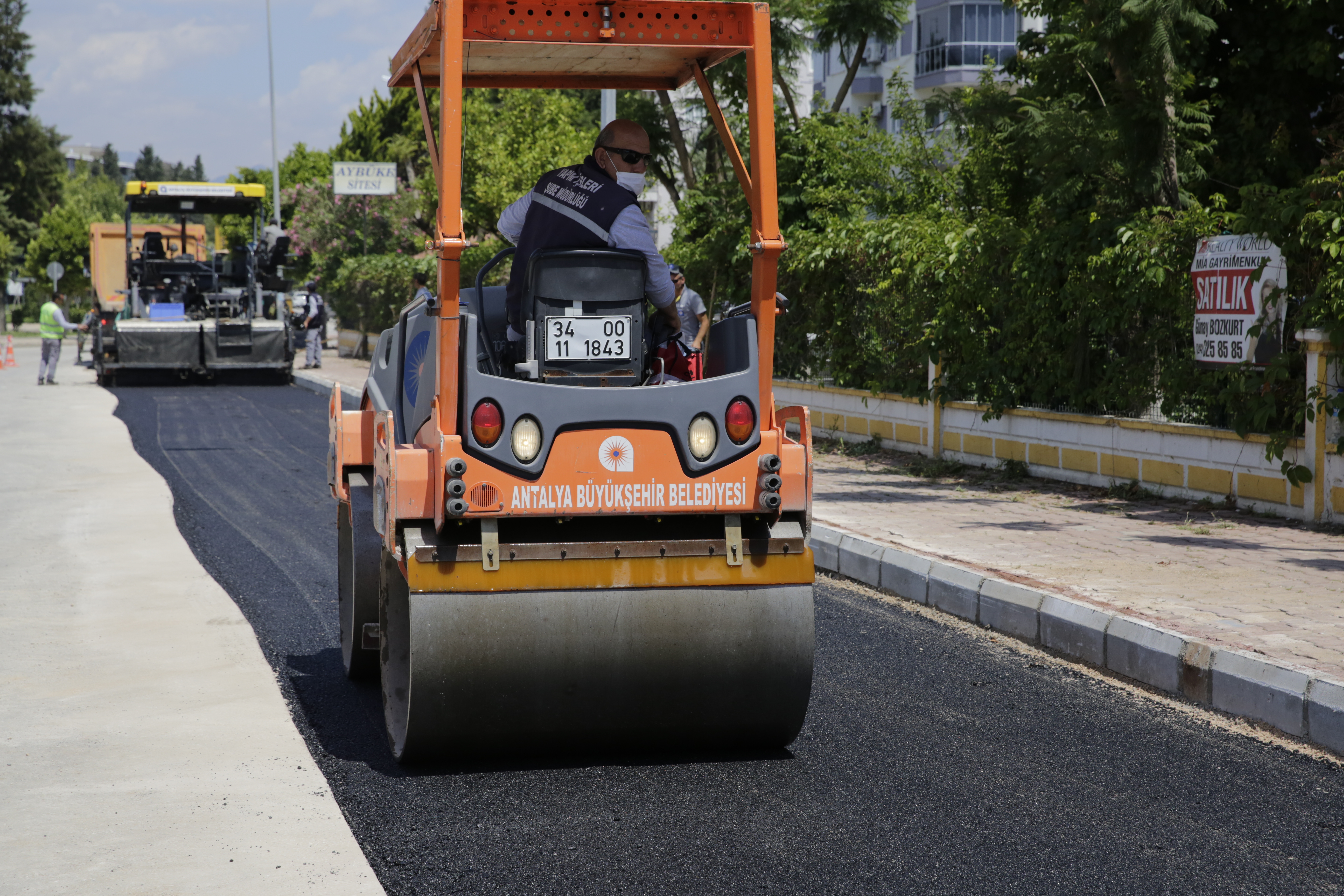 ANTALYA BÜYÜKŞEHİR'DEN TRAFİĞİ RAHATLATAN DOKUNUŞLAR SÜRÜYOR