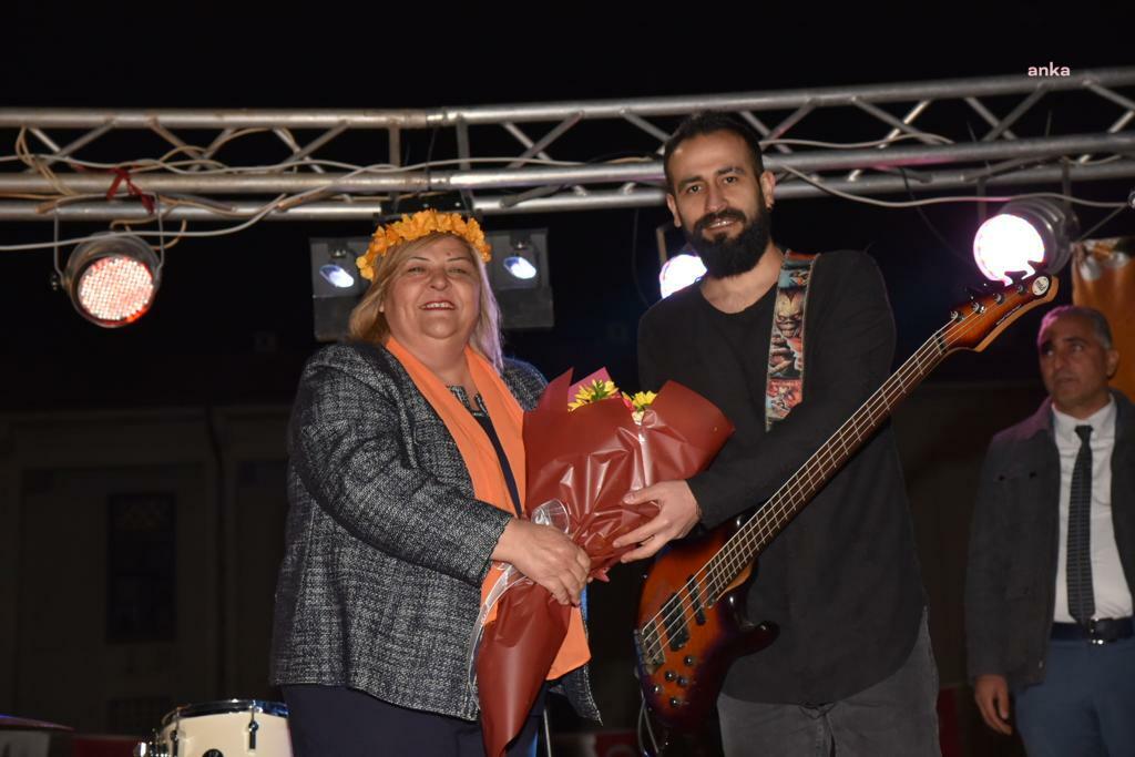 CEYHANLILAR, SONER EDEN KONSERİYLE COŞTU