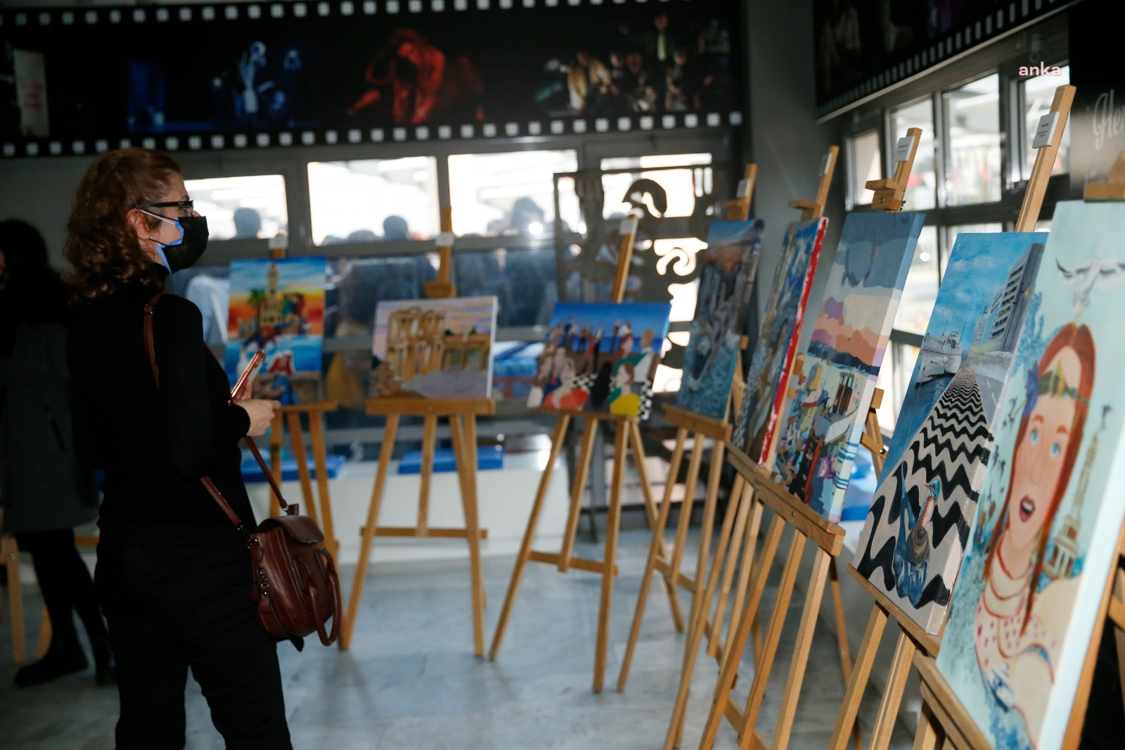GENÇ RESSAMLAR KONAK’TA ÜMRAN BARADAN ANISINA YARIŞTI