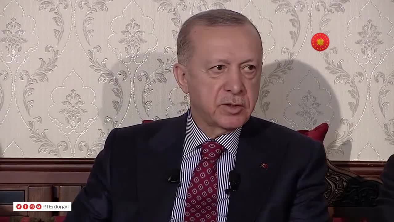 ERDOĞAN’DAN TAVSİYE: “HER AKŞAM YATARKEN MANDA YOĞURDU. MANDA YOĞURDU HAKİKATEN KALİTEDİR ÇOK İYİDİR. İÇİNE MEDİNE HURMASI DOĞRARIM. KESTANE BALI VE YULAF EZMESİ ATARIM"