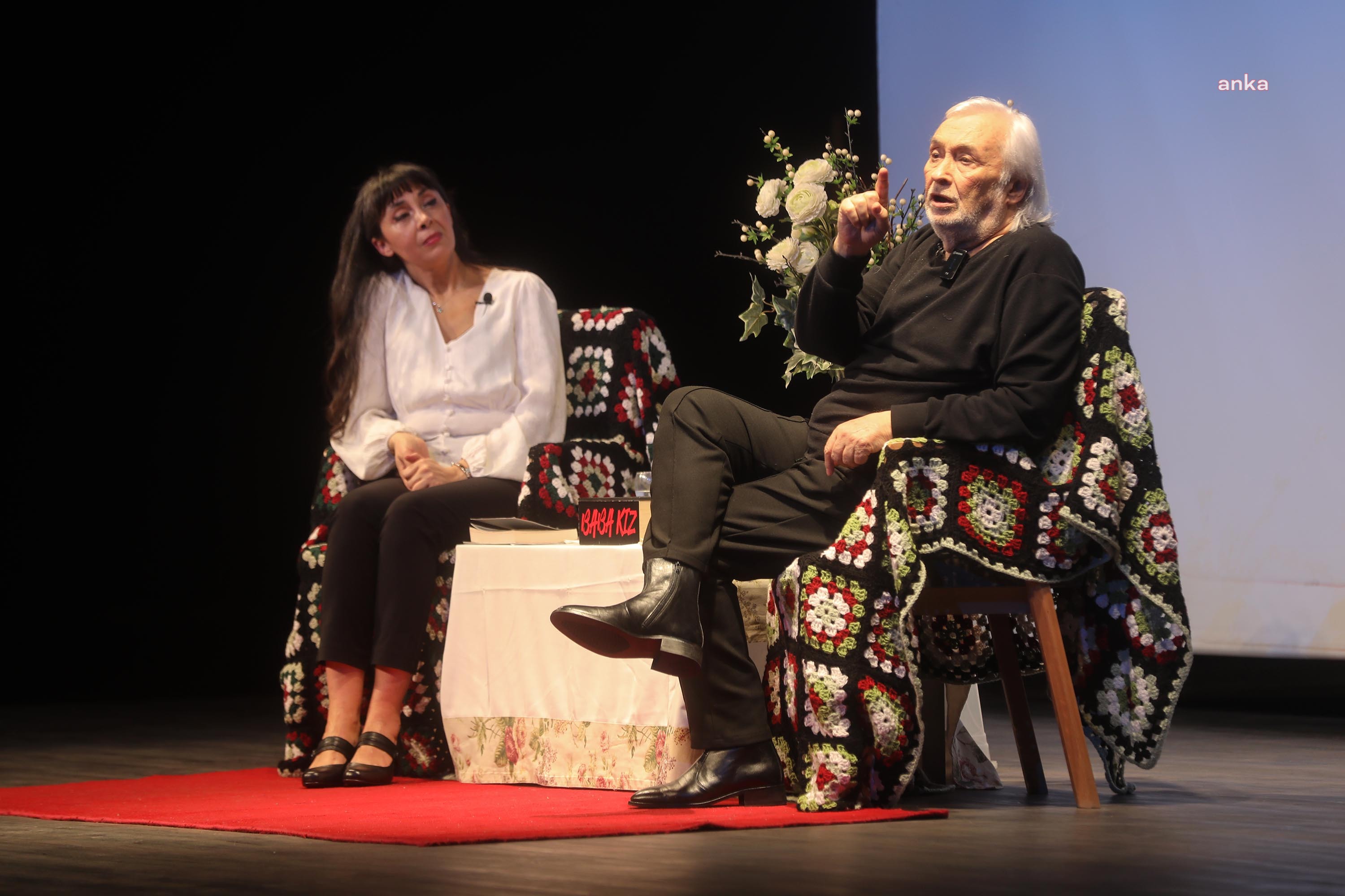 MÜJDAT GEZEN 'BABA KIZ' OYUNUYLA YENİMAHALLELİLERLE BULUŞTU