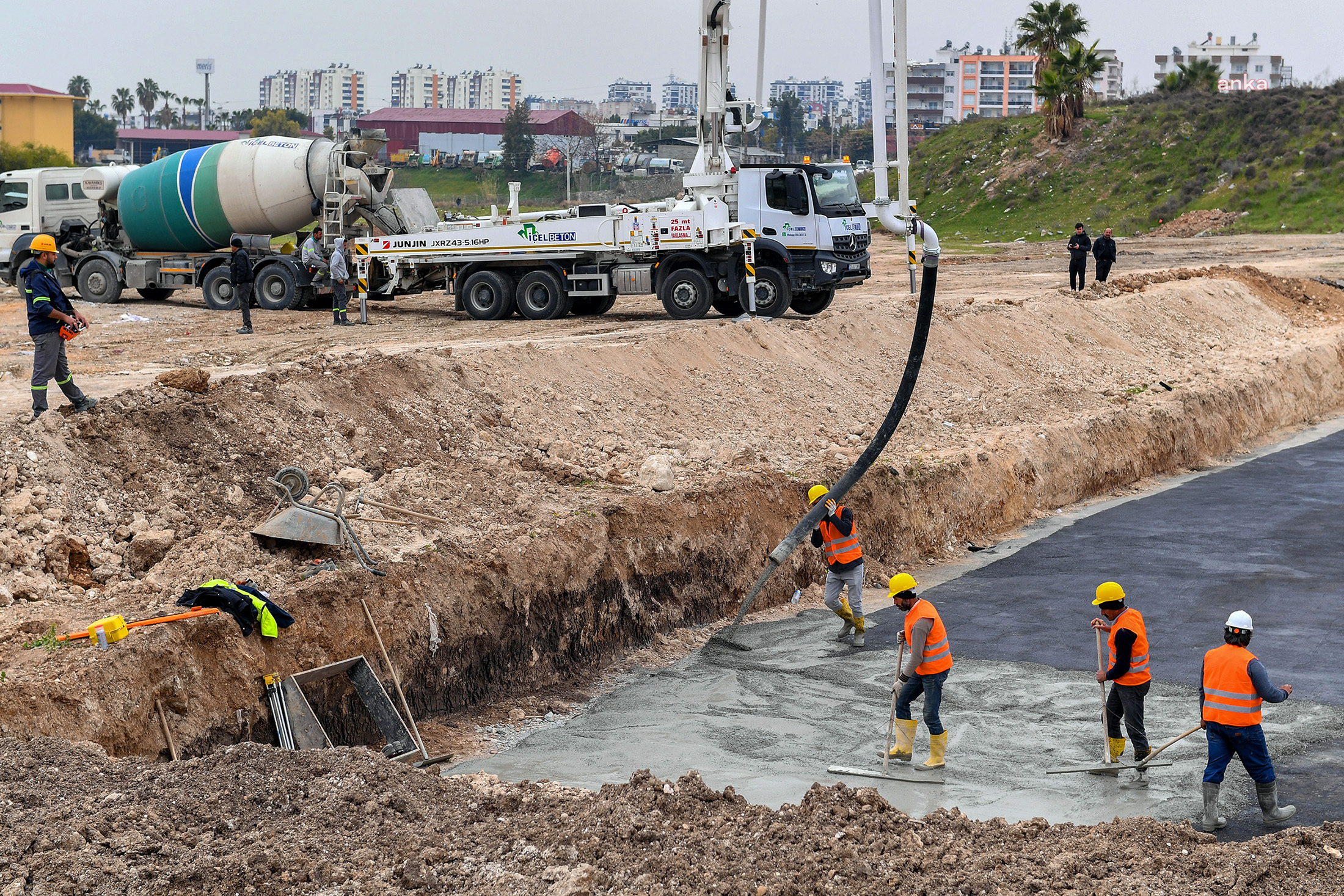 MERSİN BÜYÜKŞEHİR, ATA EĞİTİM MERKEZİ’NİN İNŞAAT ÇALIŞMALARINA BAŞLADI