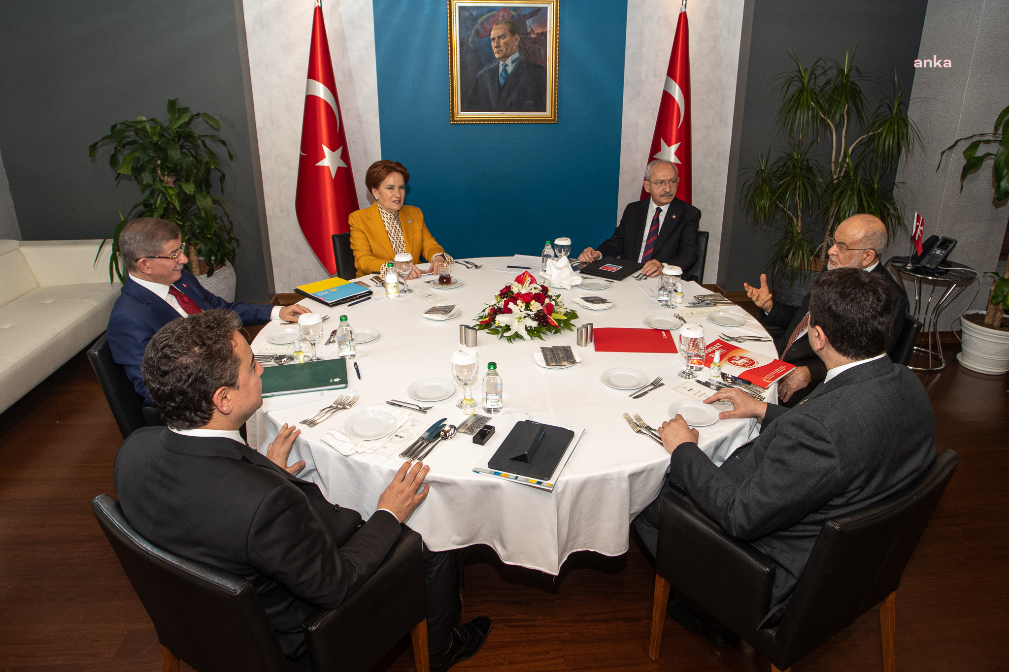 ALTI SİYASİ PARTİ GENEL BAŞKANINDAN ORTAK AÇIKLAMA: “İKTİDARIN AYRIŞTIRMA VE KUTUPLAŞTIRMA POLİTİKALARININ TAM TERSİNE, BİRLİK VE UZLAŞI İLE ÇALIŞMALARIMIZA DEVAM EDECEĞİZ”