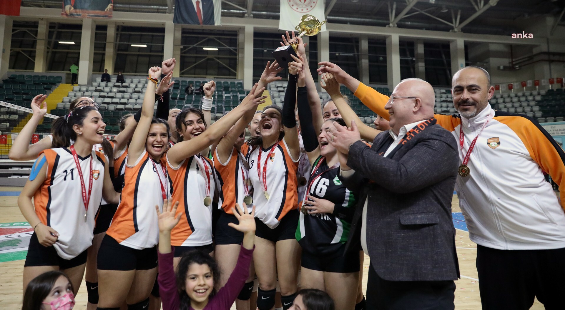MENTEŞE BELEDİYESPOR KIZ VOLEYBOL TAKIMI ŞAMPİYON OLDU