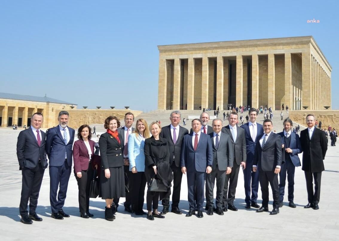 TÜSİAD YÖNETİM KURULU ANITKABİR’İ ZİYARET ETTİ