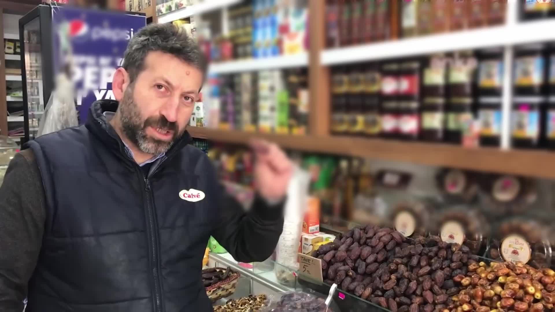 YOZGAT’TA HURMANIN KİLOSU 145 LİRAYA KADAR ÇIKTI, ESNAF TANE İLE SATMAYA BAŞLADI: “BİR TANESİNİN 4 TL MALİYETİ VAR. TANESİNE 5 LİRA YAZDIK”