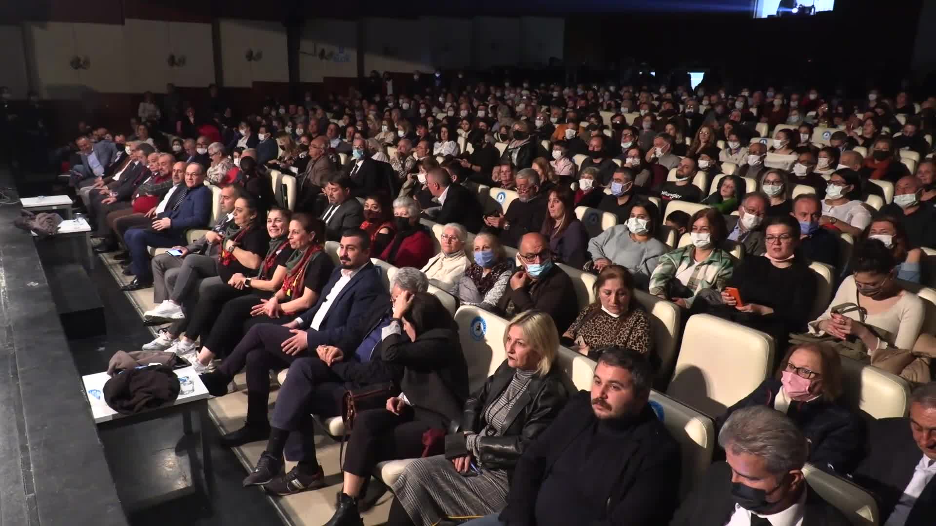 KONAK’TA TÜRKÜ VE ZEYBEK GECESİ