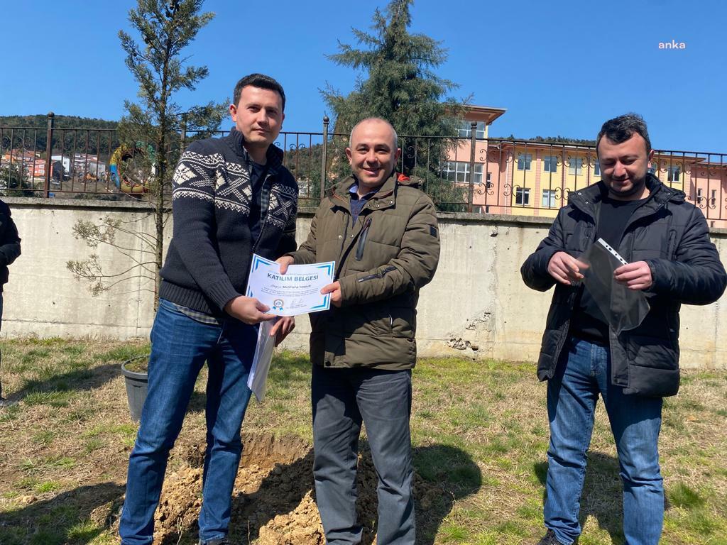 KDZ. EREĞLİ BELEDİYESİ'NİN UYGULAMALI BAHÇIVANLIK KURSUNU BİTİRENLER BELGELERİNİ ALDI