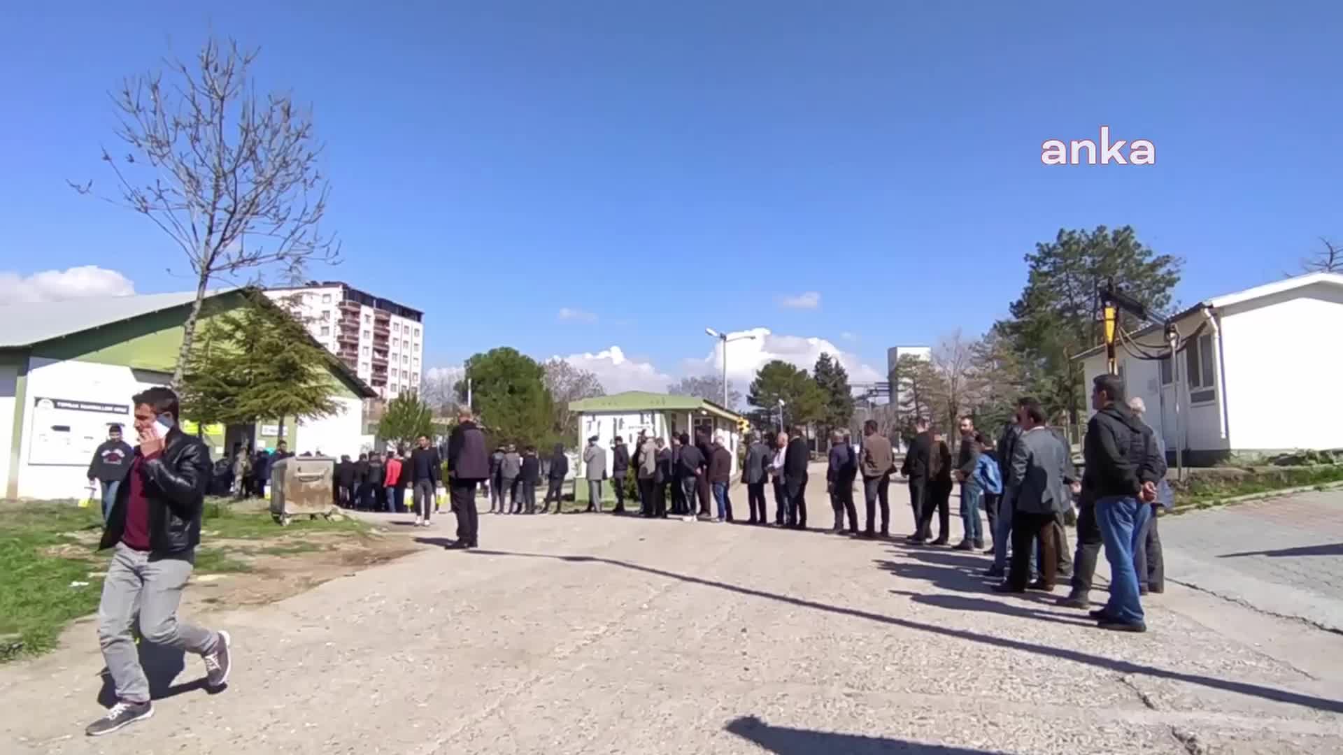 SİİRTLİ VATANDAŞ: ''HÜKÜMETİN ÇARESİZ KALDIĞINI GÖRÜYORUZ, ÜLKENİN EKONOMİSİ YAĞ KURUĞU''
