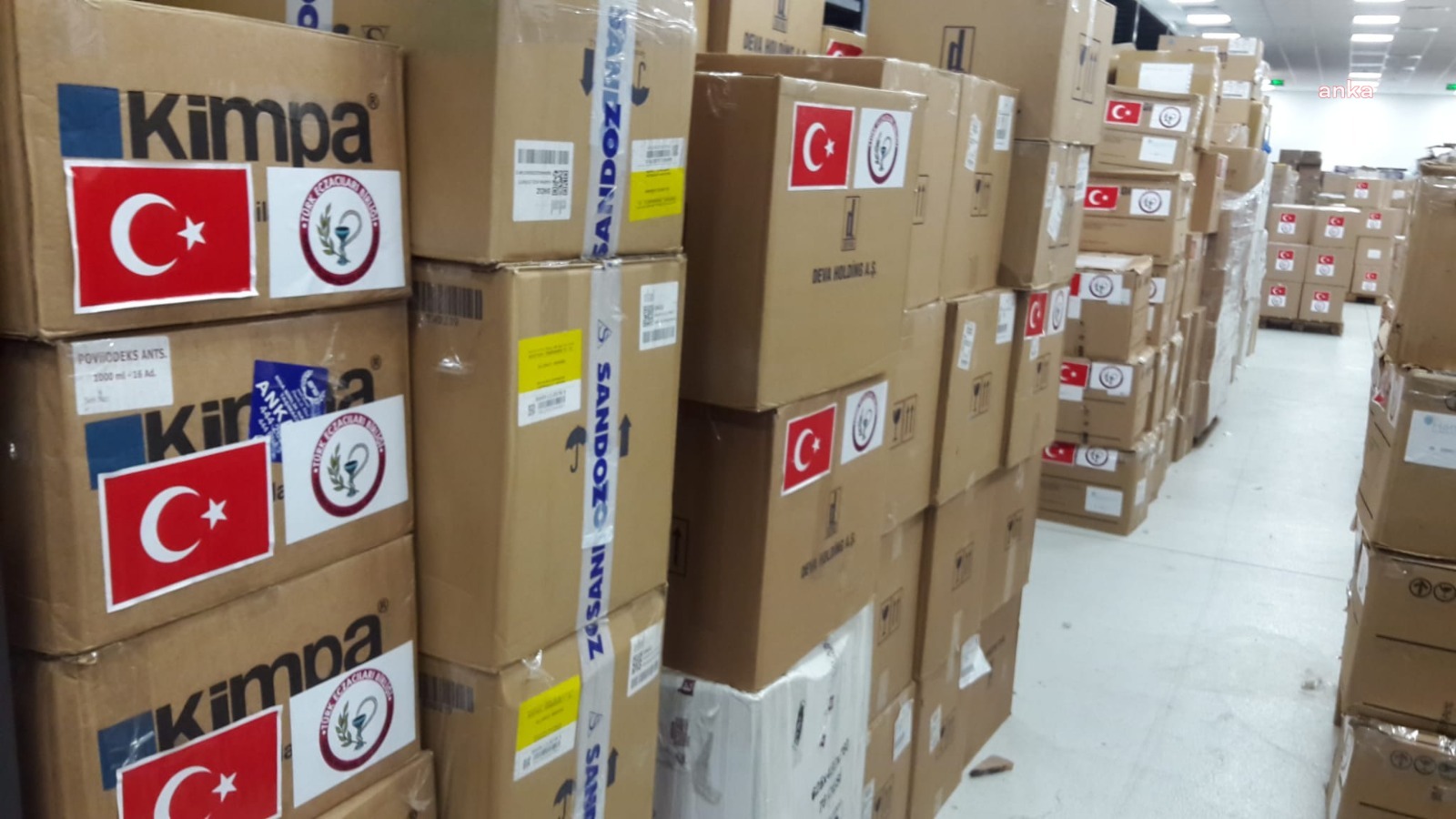 TÜRK ECZACILARI BİRLİĞİ’NDEN UKRAYNA’YA İLAÇ VE TIBBİ MALZEME YARDIMI