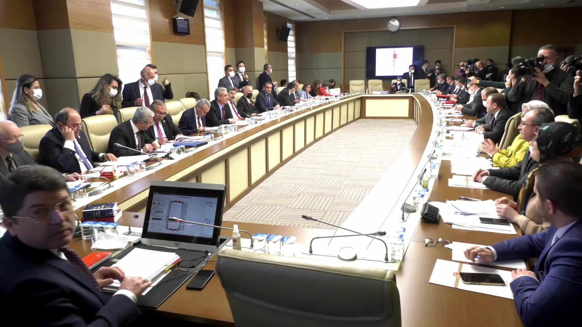 KADINA VE SAĞLIK ÇALIŞANLARINA ŞİDDETİN ÖNLENMESİNE İLİŞKİN KANUN TEKLİFİ TBMM ADALET KOMİSYONU’NDA… CHP’NİN ANAYASAYA AYKIRILIK ÖNERGESİ REDDEDİLDİ