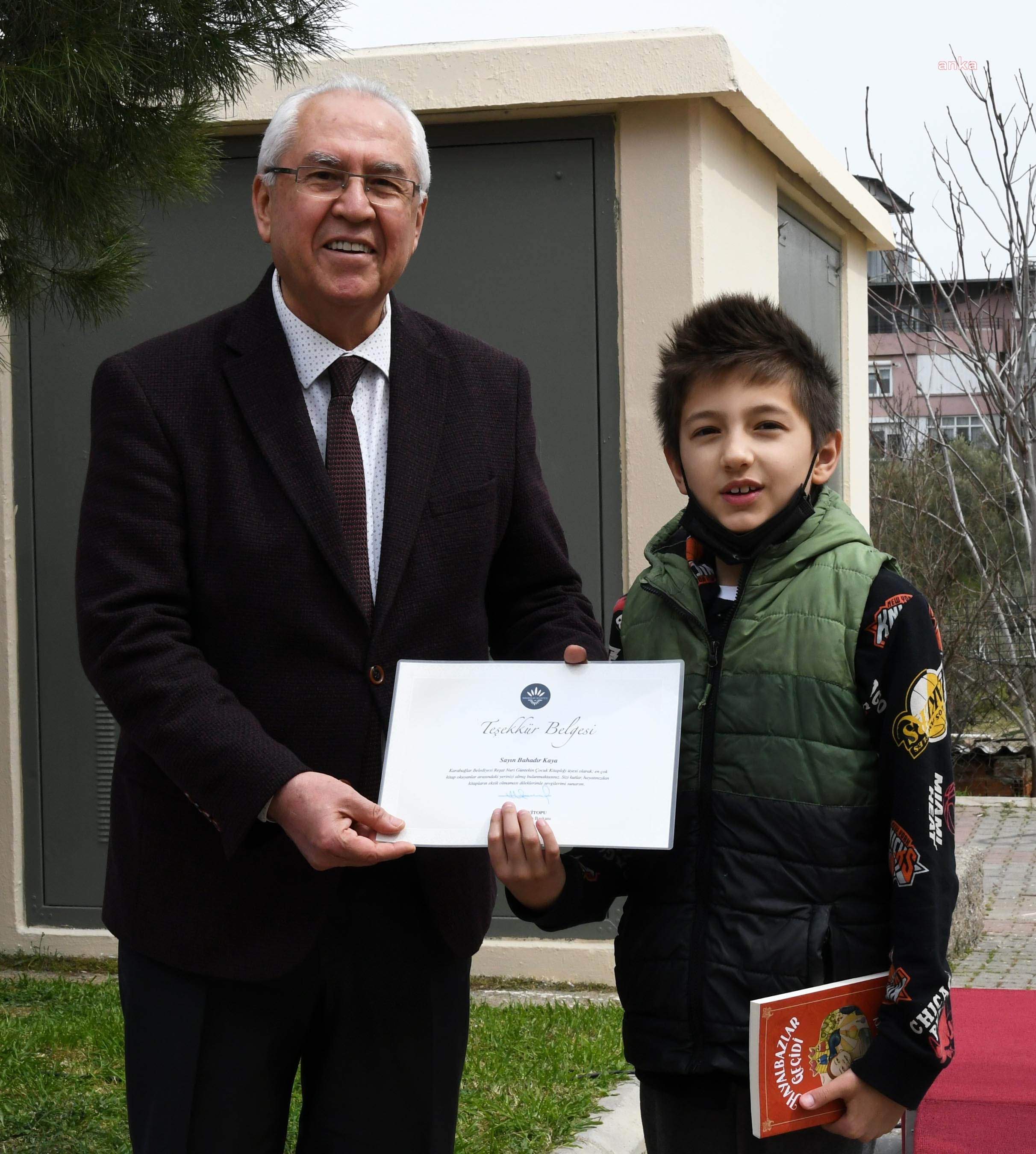 KARABAĞLAR'DAN EN ÇOK KİTAP OKUYAN ÖĞRENCİLER ÖDÜLLENDİRİLDİ