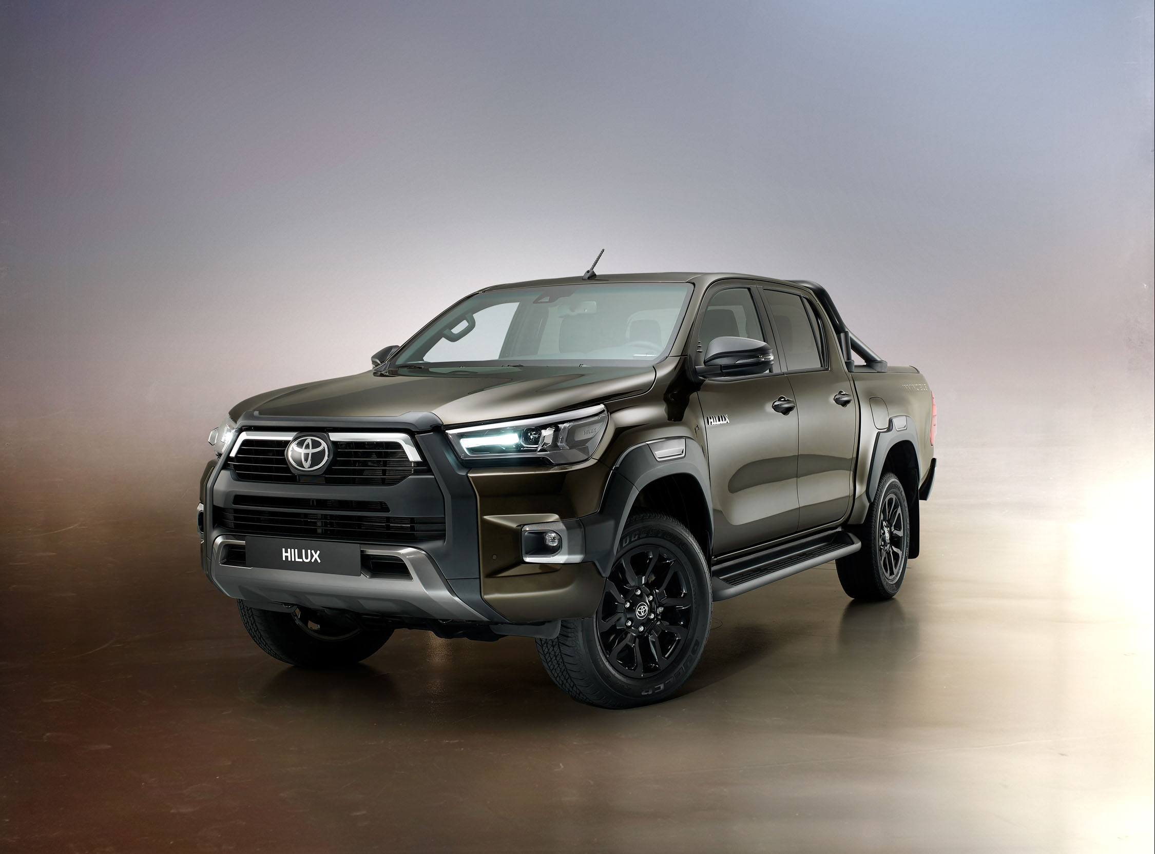 TOYOTA HILUX YENİLENDİ