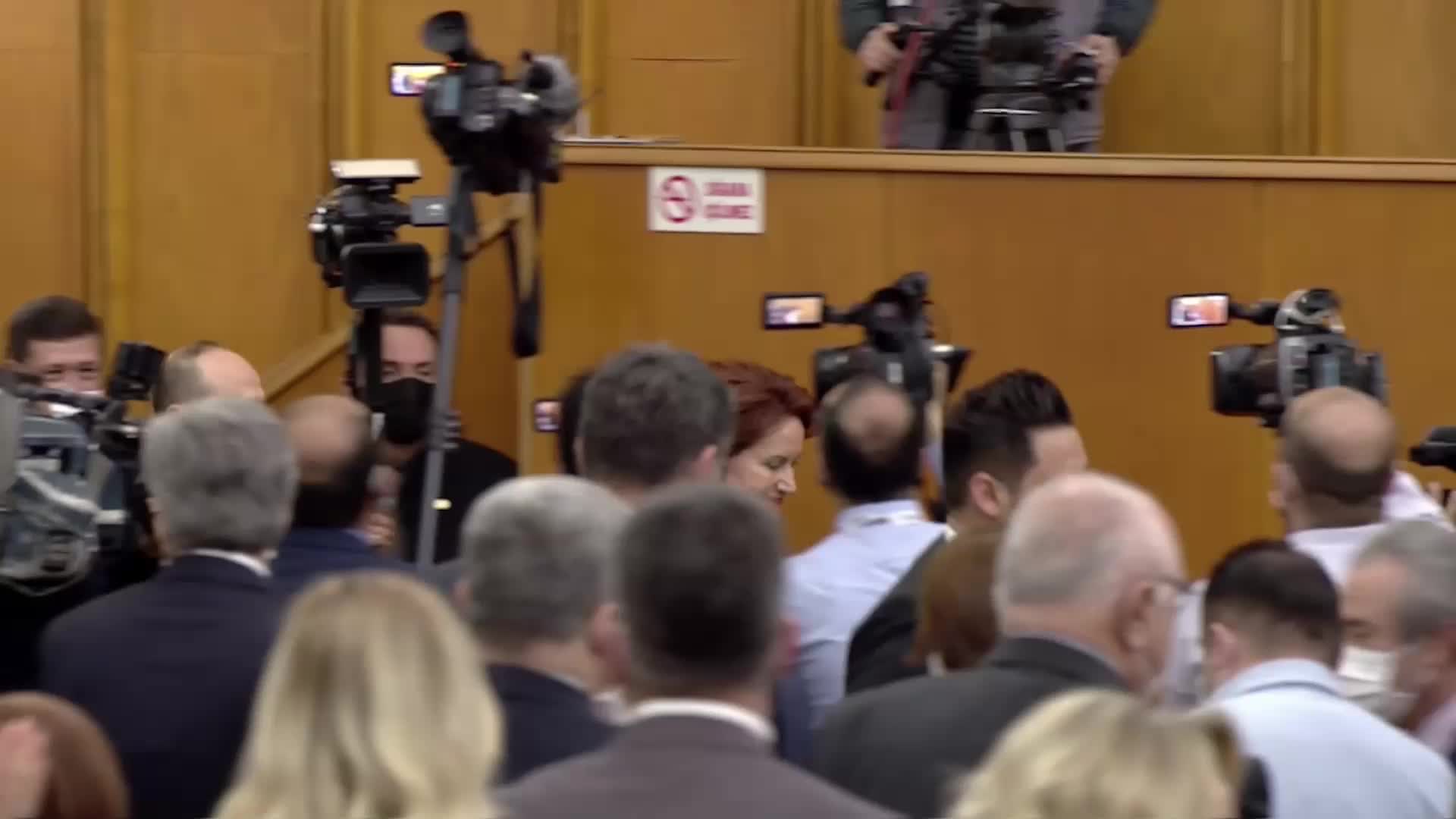 AKŞENER: MİLLETE ŞİFA FORMÜLLERİ ANLATMAYI BIRAK, MİLLETİ NASIL DOYURACAKSIN SEN ASIL ONU ANLAT