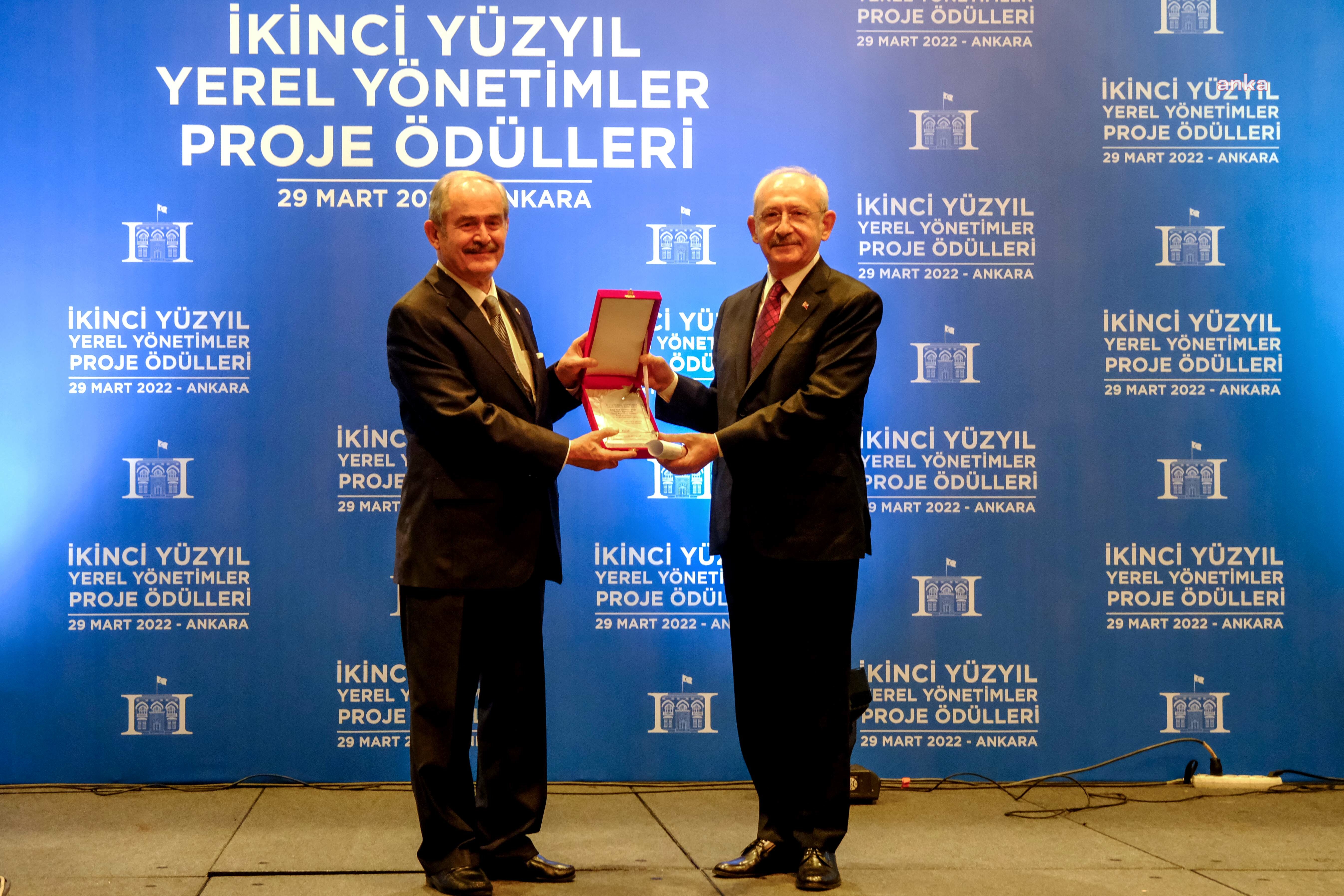 YILMAZ BÜYÜKERŞEN’E YAŞAM BOYU ONUR ÖDÜLÜ