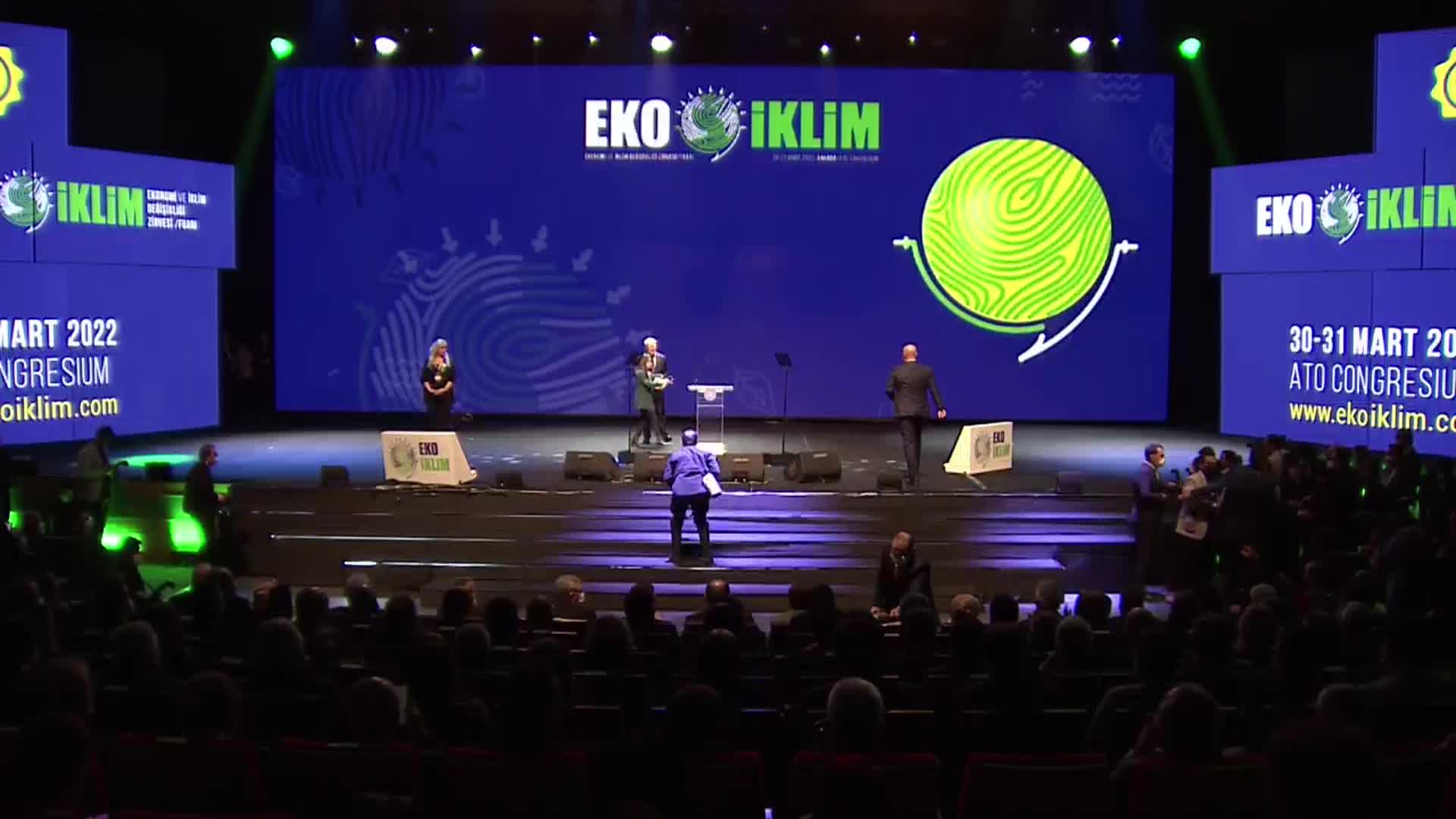 EKO İKLİM EKONOMİ VE İKLİM DEĞİŞİKLİĞİ ZİRVESİ  BAŞLADI
