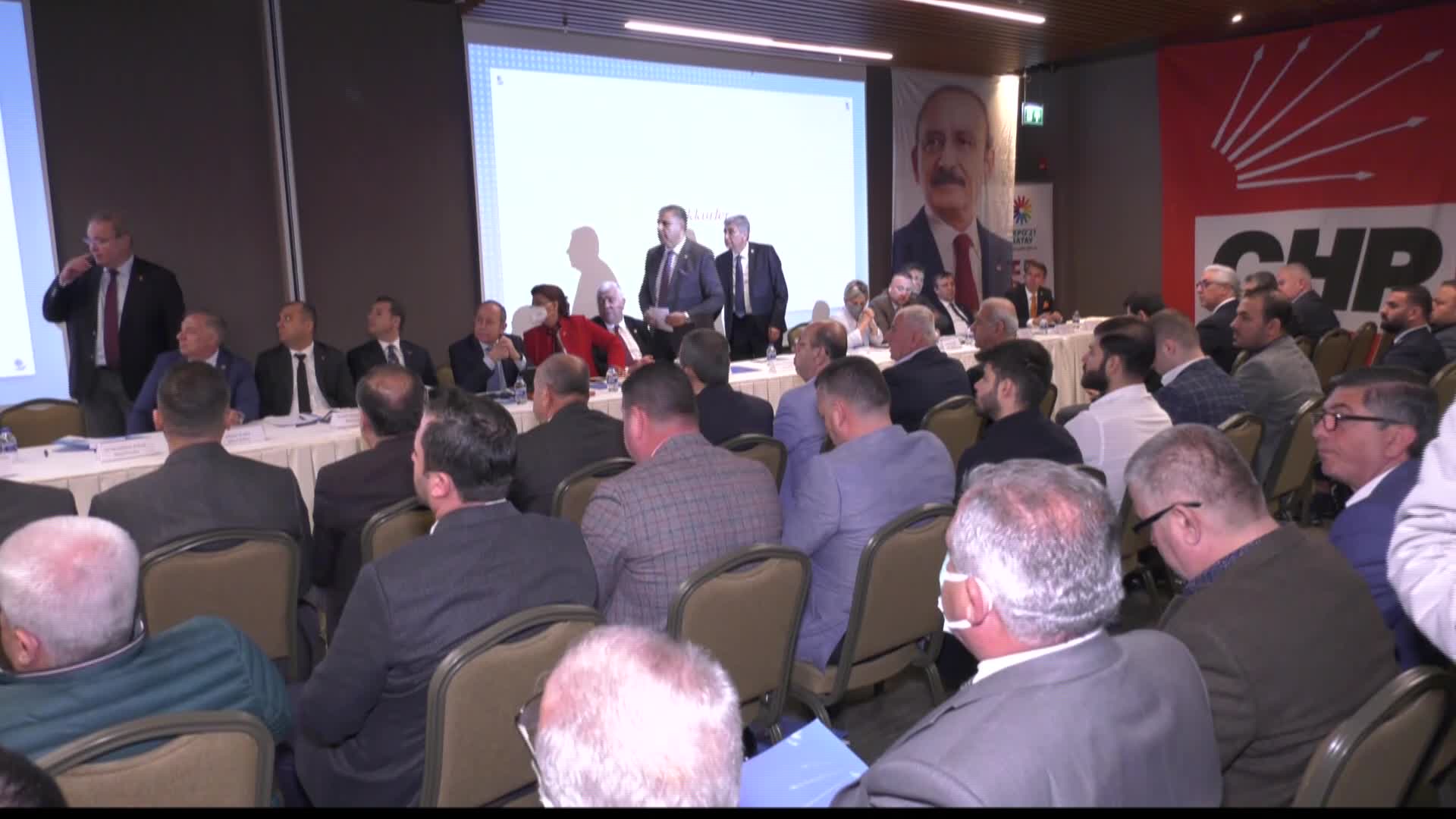 CHP’Lİ ÖZTRAK’TAN DOLARİZASYONDA “ŞAMBREL ÖRNEĞİ”: “ŞAMBREL PATLADIKÇA YAMA YAPILIR, YAPILIR; BİR MÜDDET SONRA DAĞILIRDI. REFORM YAPMAK YERİNE YAMA İLE BU İŞİ İDARE ETMEYE ÇALIŞTIK”