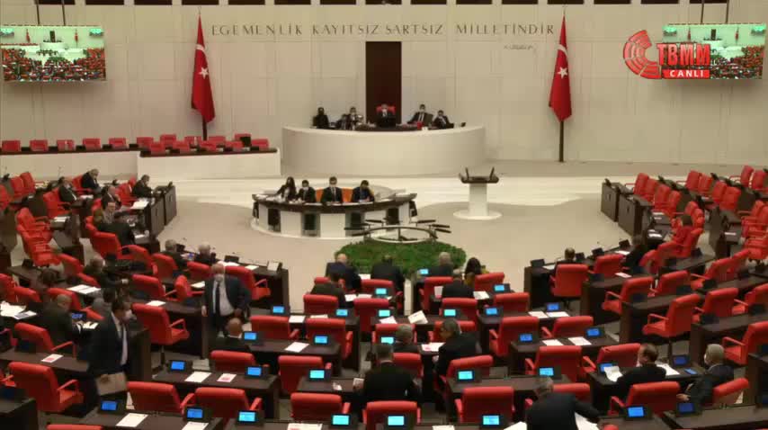 CHP’Lİ ERBAY'DAN AKBELEN ORMANI'NDA ZEYTİN AĞAÇLARININ SÖKÜMÜNE TEPKİ: “SİZ NASIL İNSANLARSINIZ? ARTIK YETER”