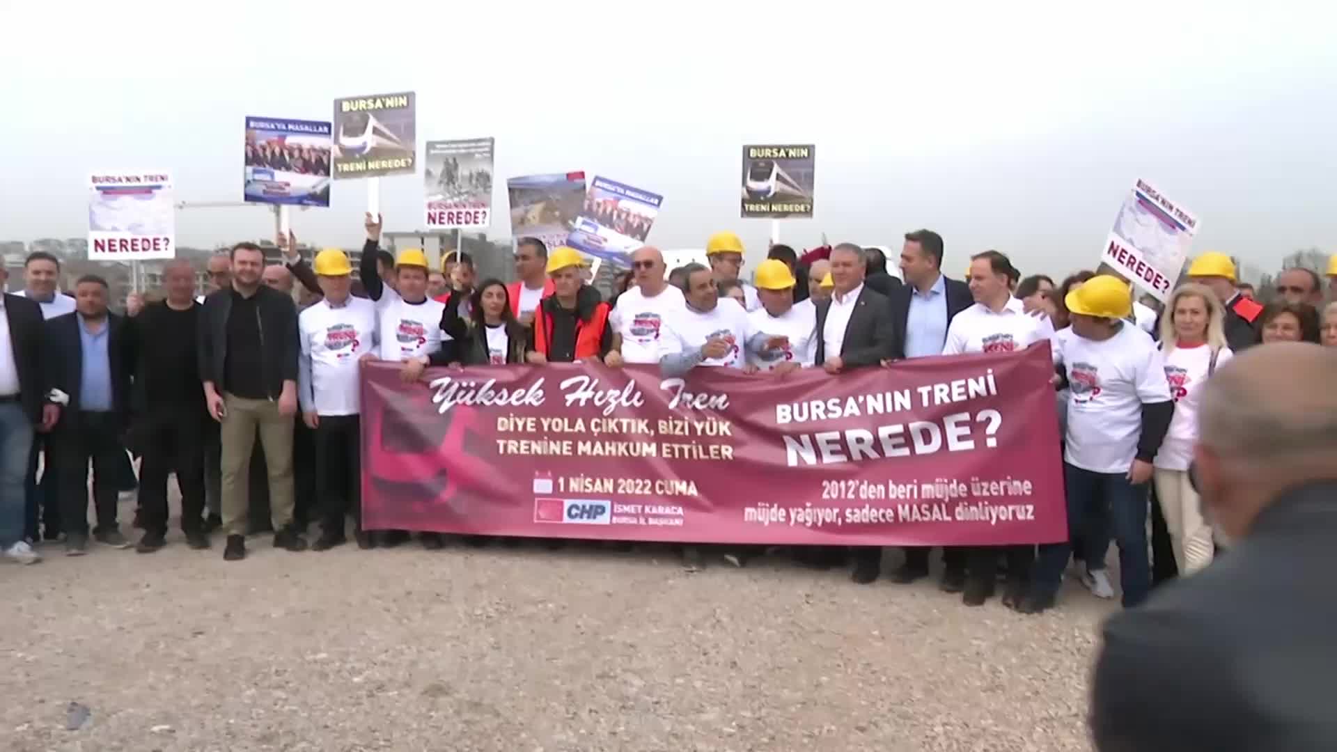 CHP, BURSA’DA YÜKSEK HIZLI TREN İÇİN 10 YILDIR ADIM ATILMAMASINI 23 KİLOMETRELİK YÜRÜYÜŞLE PROTESTO EDİYOR