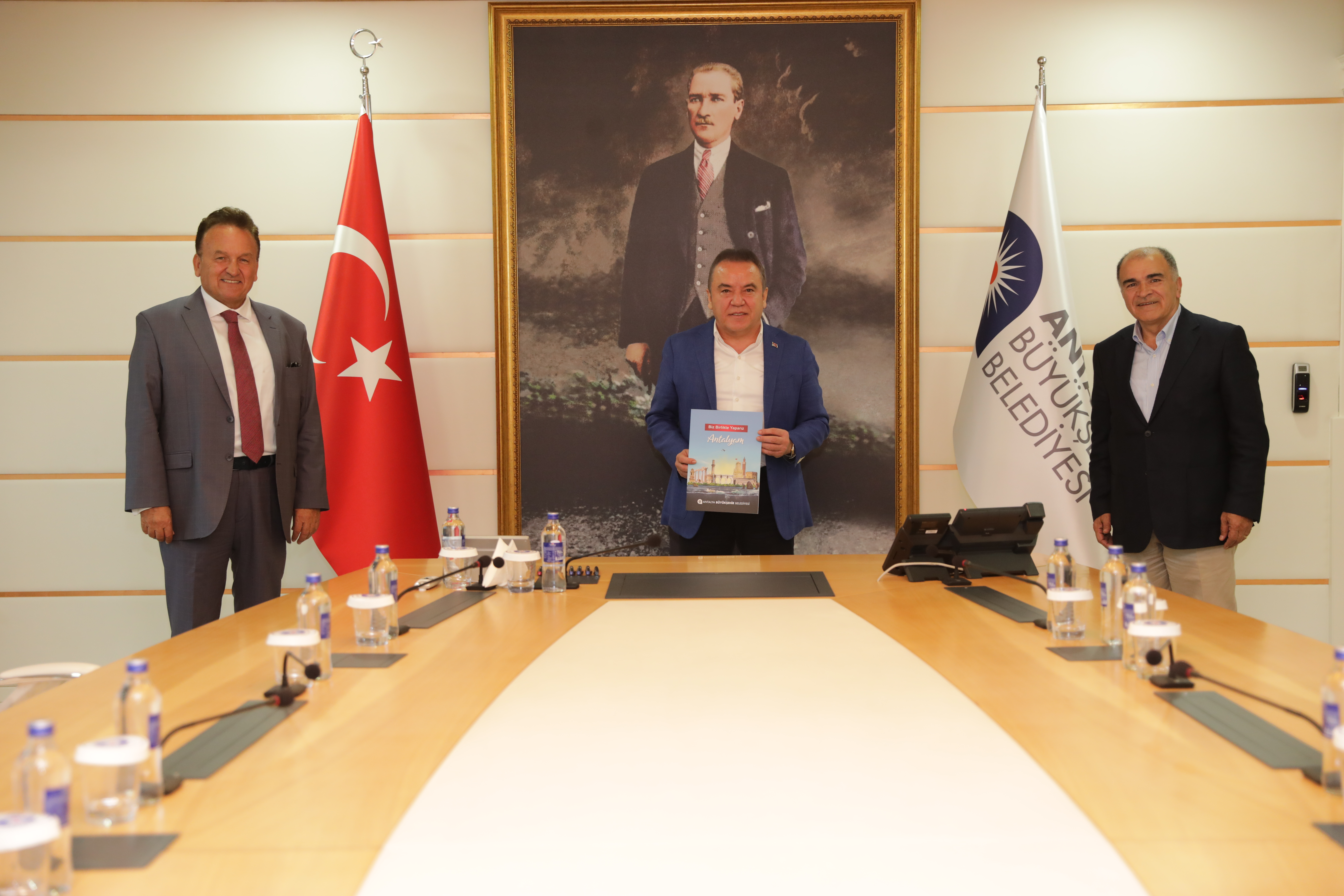 ANTALYA BELEDİYE BAŞKANI BÖCEK: "TURİZMİ AYAĞA KALDIRACAĞIZ"