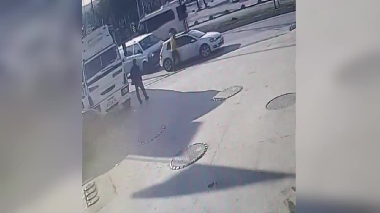 TIR'A BİNDİRİLİRKEN YAKALANAN 73 KAÇAK GÖÇMEN SINIR DIŞI EDİLDİ
