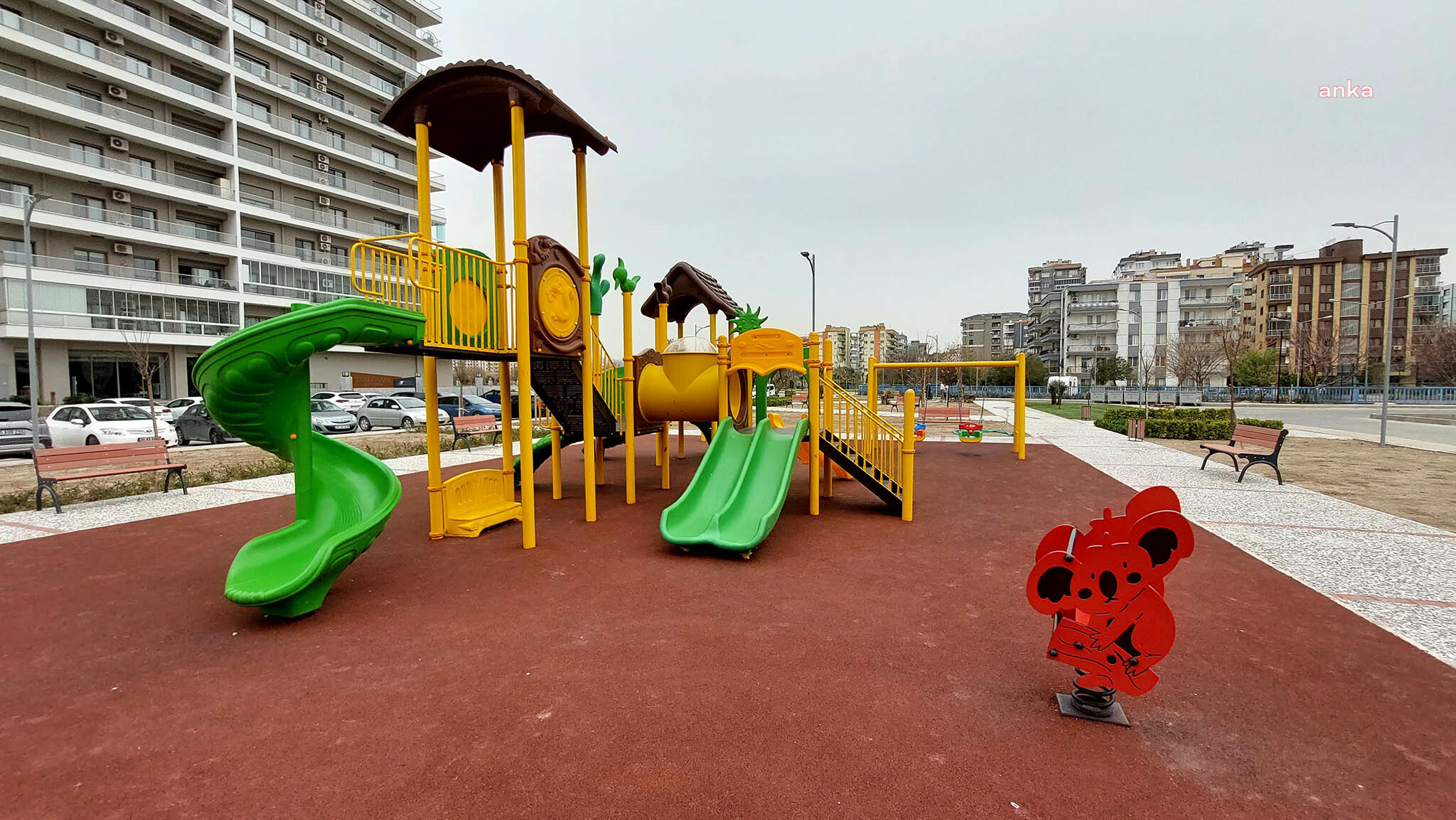 BAYRAKLI’NIN PARKLARINA MODERN DOKUNUŞ